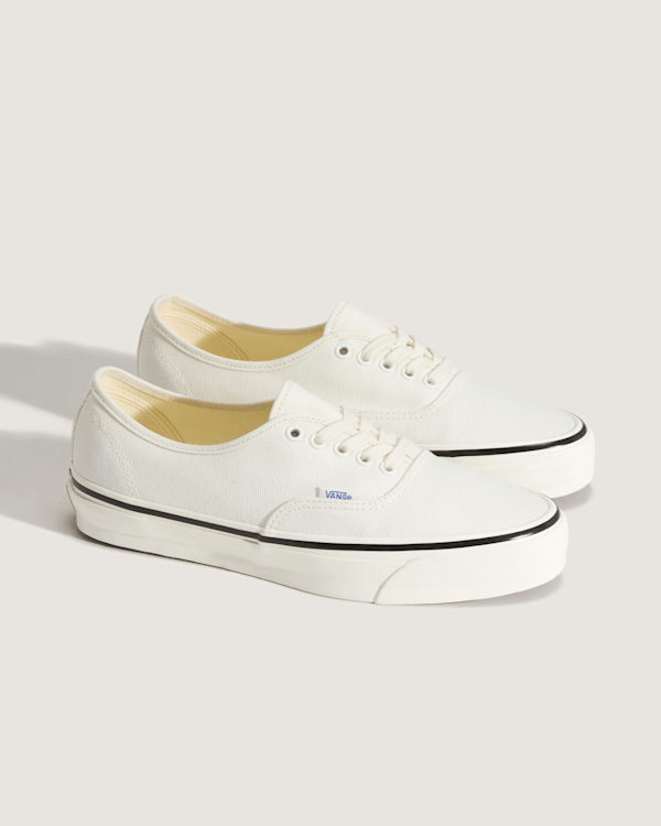 Premium Authentic Shoe in Marshmallow White Vans
