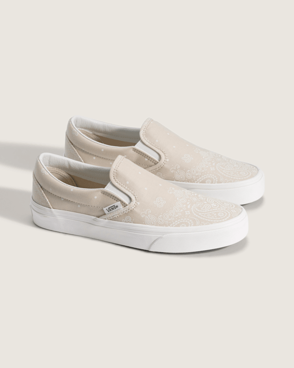Classic Slip-On Shoe in Oatmeal Beige / White | Vans