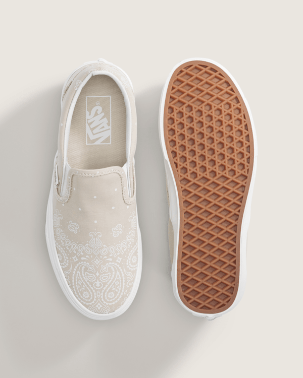 Classic Slip-On Shoe in Oatmeal Beige / White | Vans