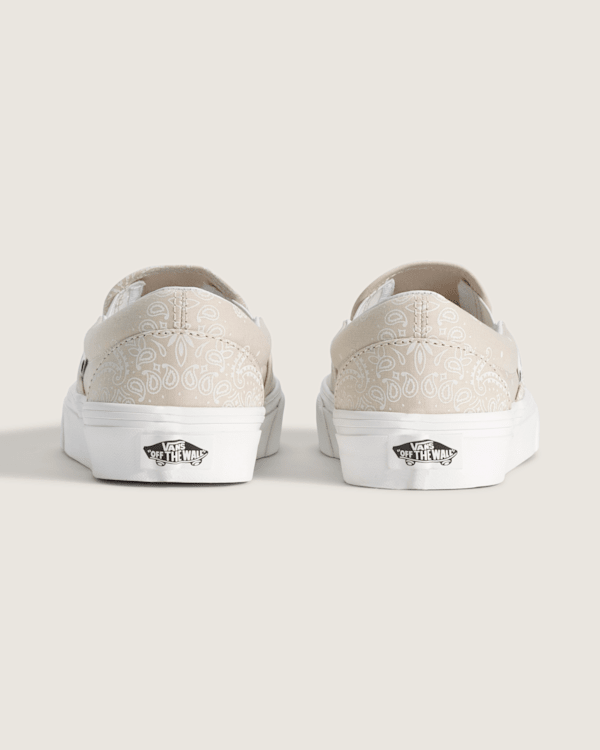 Classic Slip-On Shoe in Oatmeal Beige / White | Vans