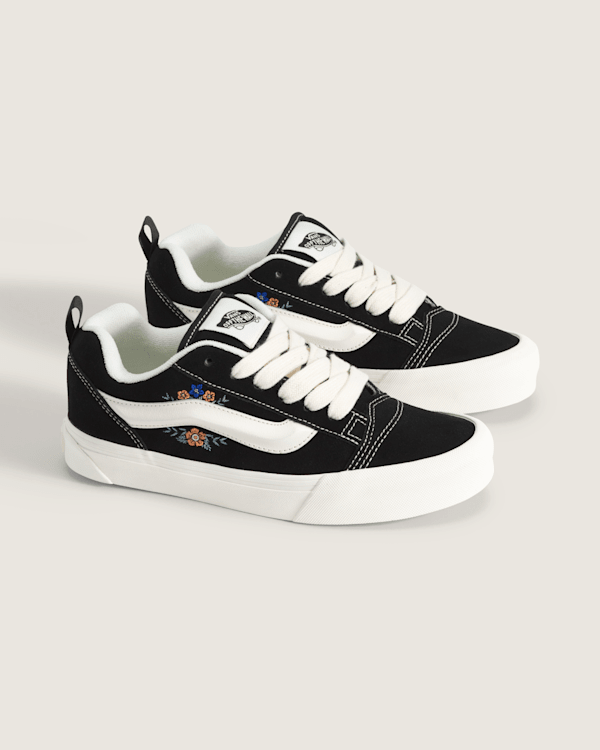 Knu Skool Shoe in Black | Vans