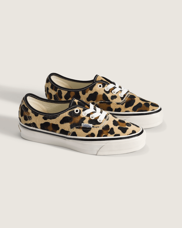 Premium Authentic Shoe in Leopard Orange / Black | Vans