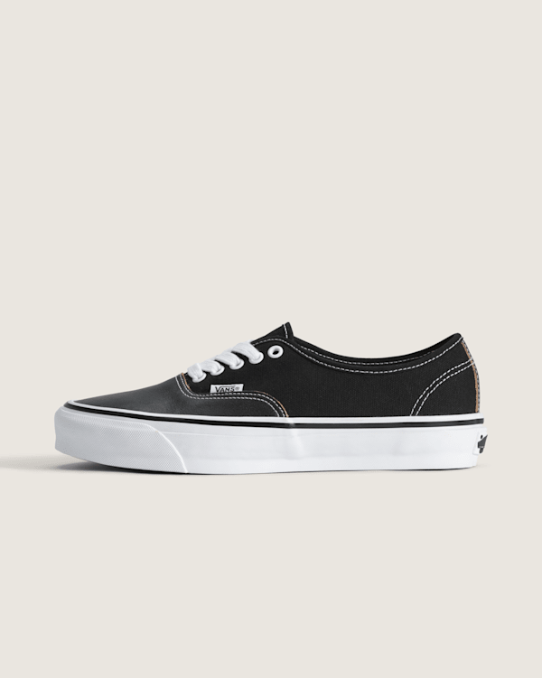 OTW Authentic 44 Siped Vibram in Black | Vans