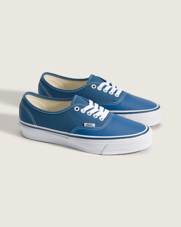OTW Authentic 44 Siped Vibram in Navy Blue | Vans