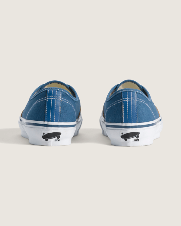 OTW Authentic 44 Siped Vibram in Navy Blue | Vans