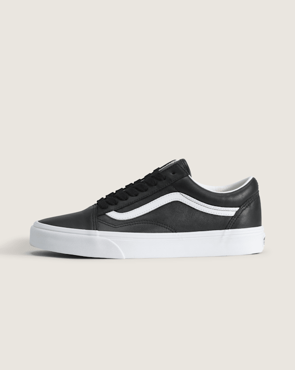 靴 VANS OLD SKOOL Old Skool Shoe in Black / True White | Vans