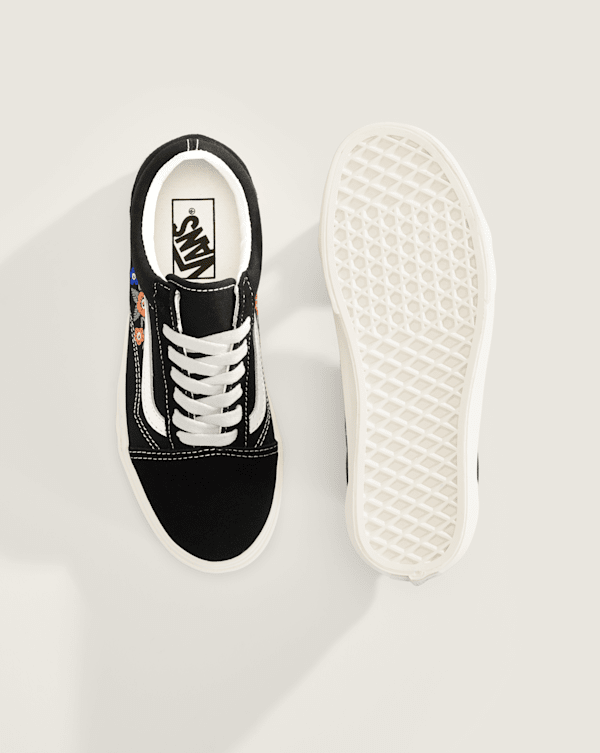Old Skool Shoe in Black | Vans