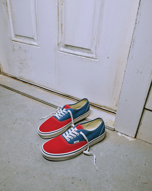 【ローラ】D50ヴィンテージブルー×2、フュアハンド純正ヴィンテージレッド Authentic Shoe in Racing Red | Vans