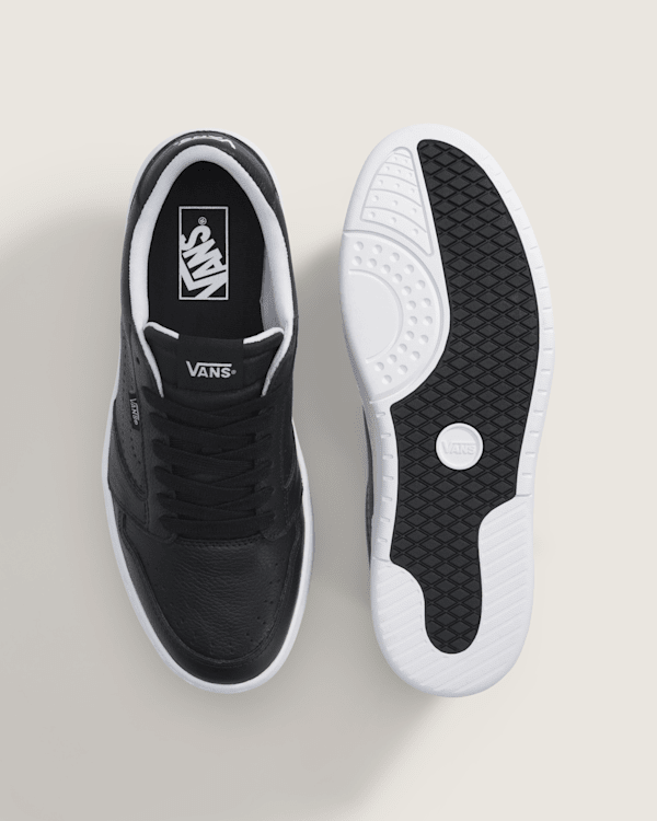 Court Low Shoe in Leather True White / Black | Vans