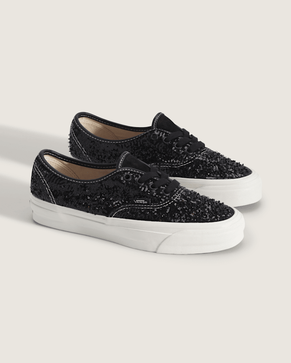 靴 VANS Premium Line Authentic Premium Authentic Shoe in Black / White | Vans