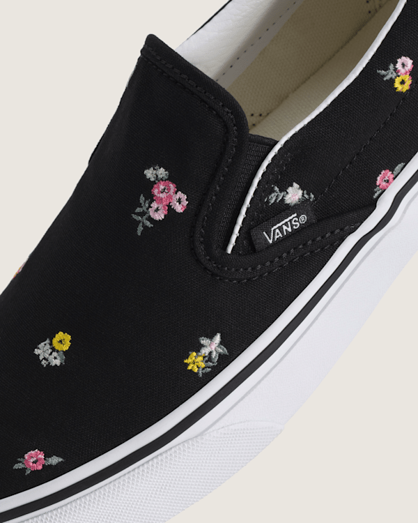 Classic Slip-On Shoe in Black / Pink | Vans