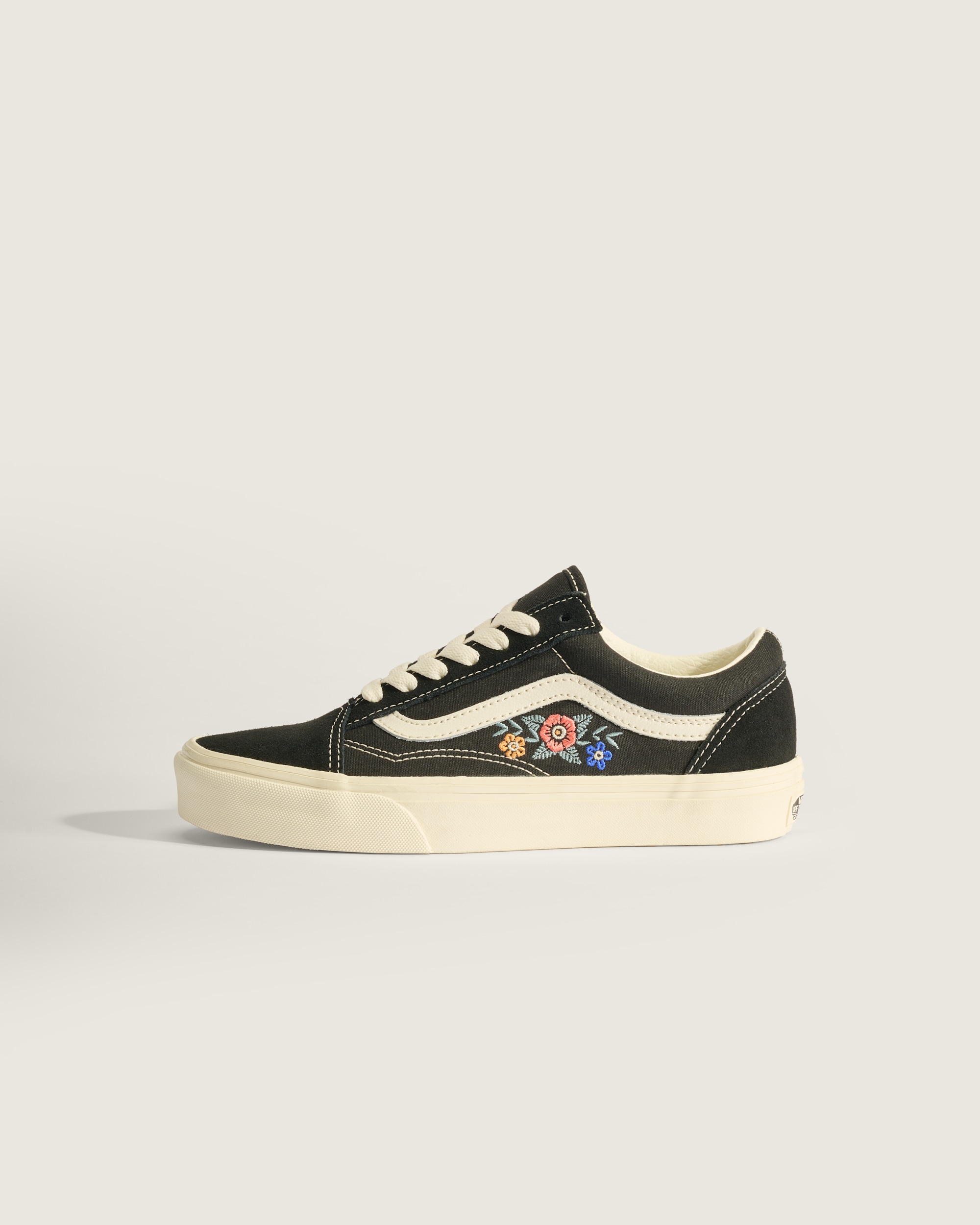 Old Skool Shoe in Black | Vans