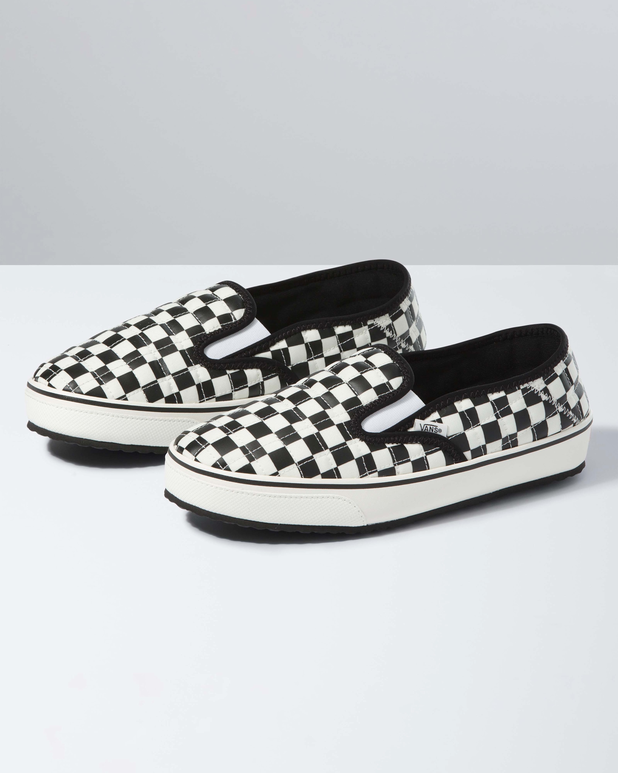 SlipEr 2 Checkerboard Shoe VANS Black  Classic White HERO