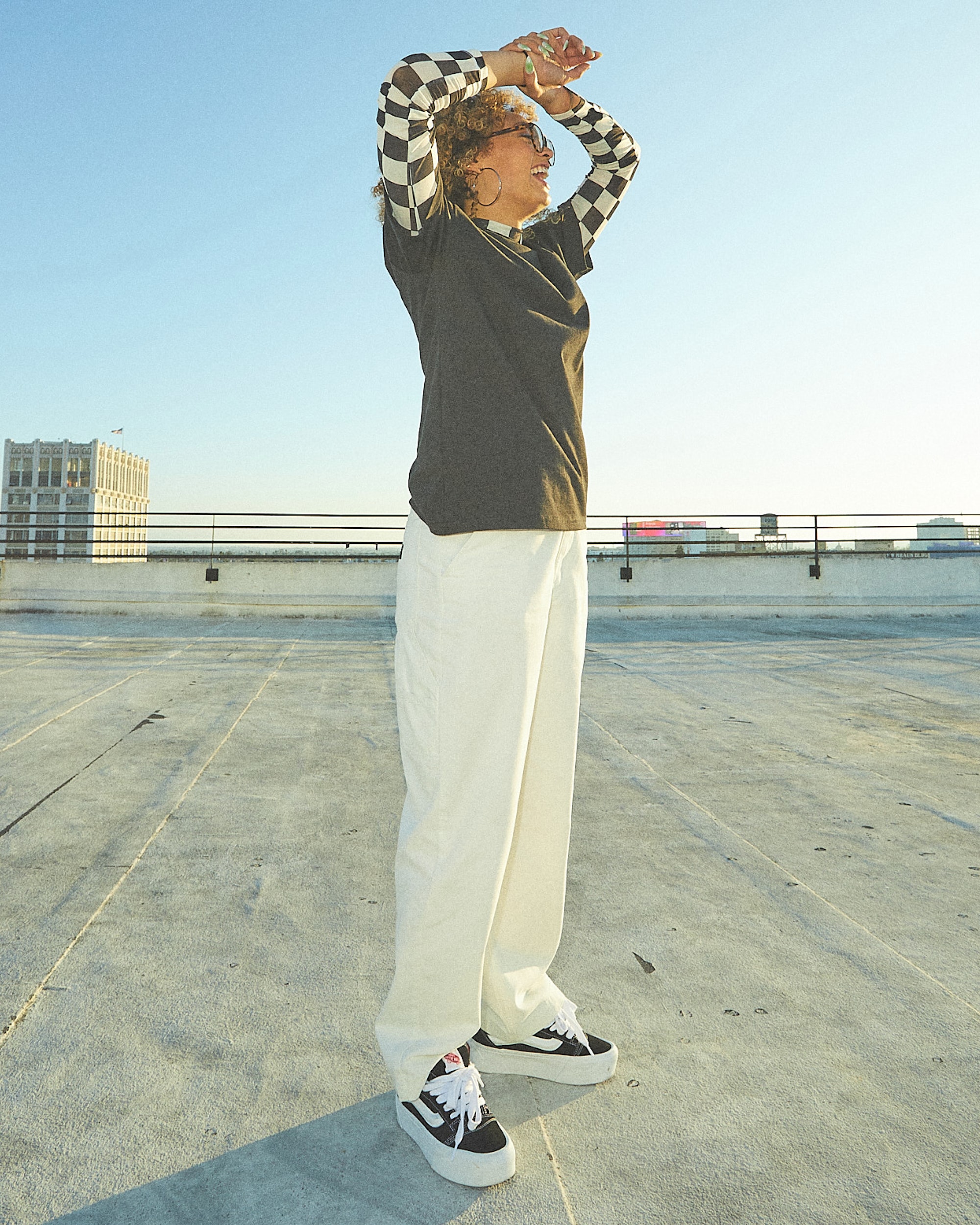 Knu Stack Shoe VANS Black  True White ALT2