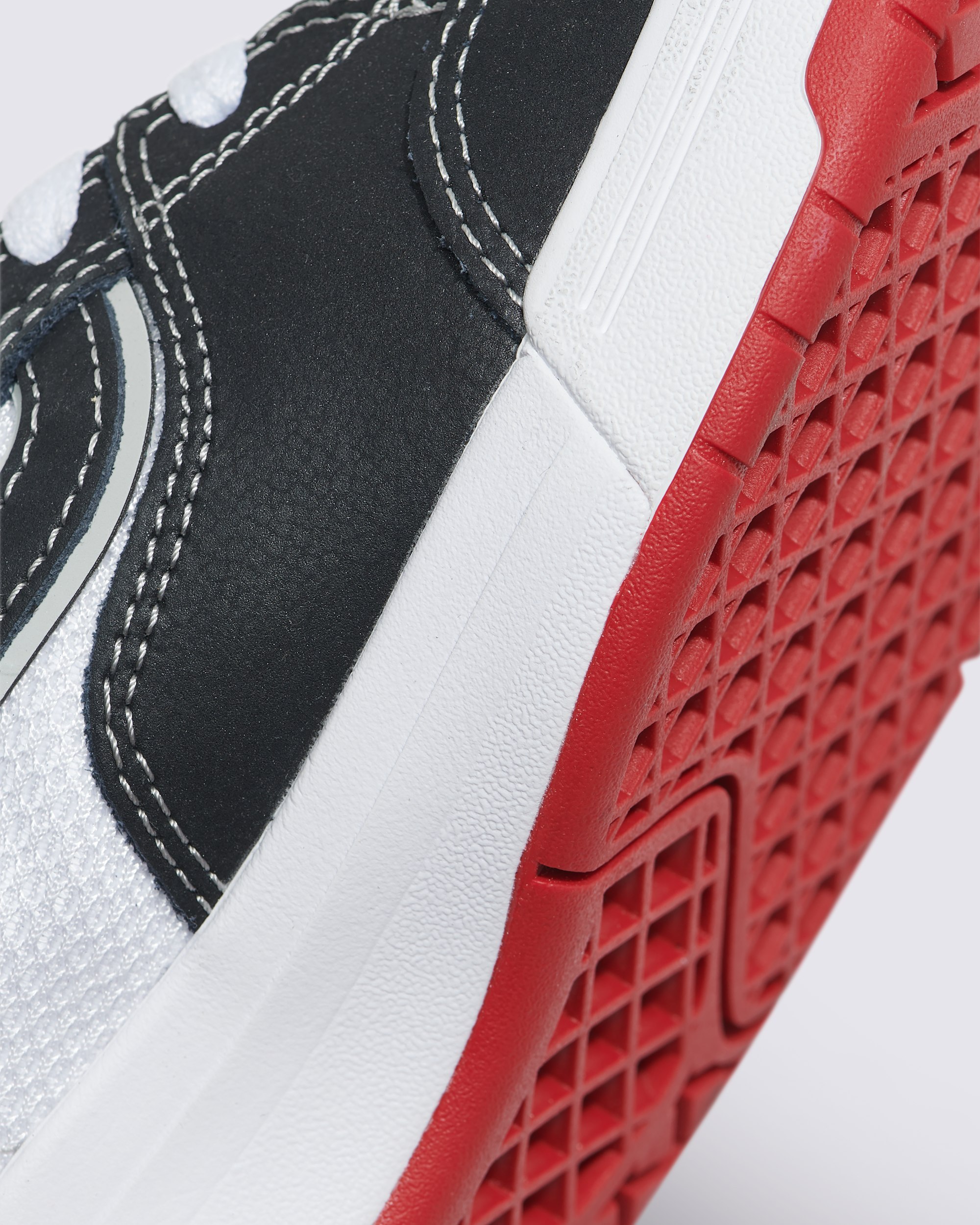 Zahba Mid Shoe en Black / White | Vans CA