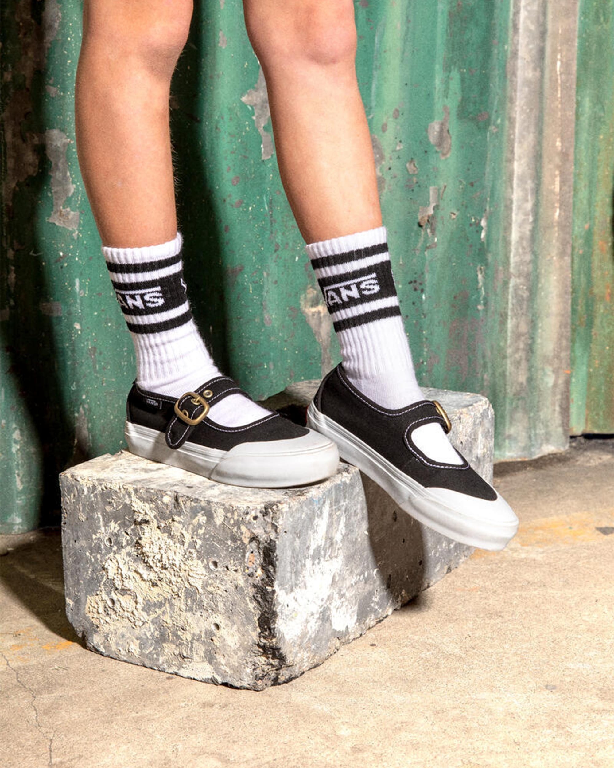 Little Kids Mary Jane Shoe VANS Black ALT1