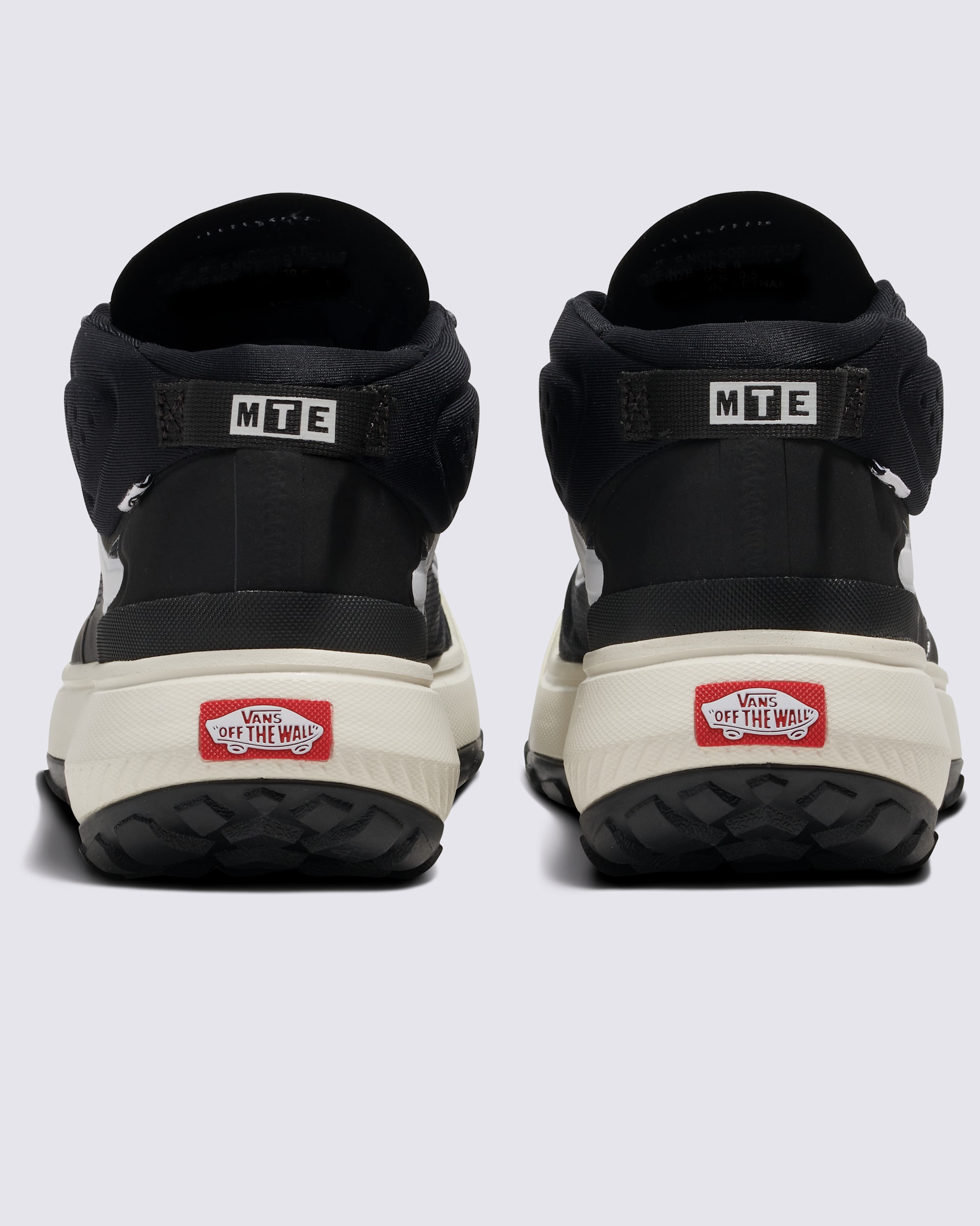 Crosspath Mid Shoe VANS Black  White ALT3