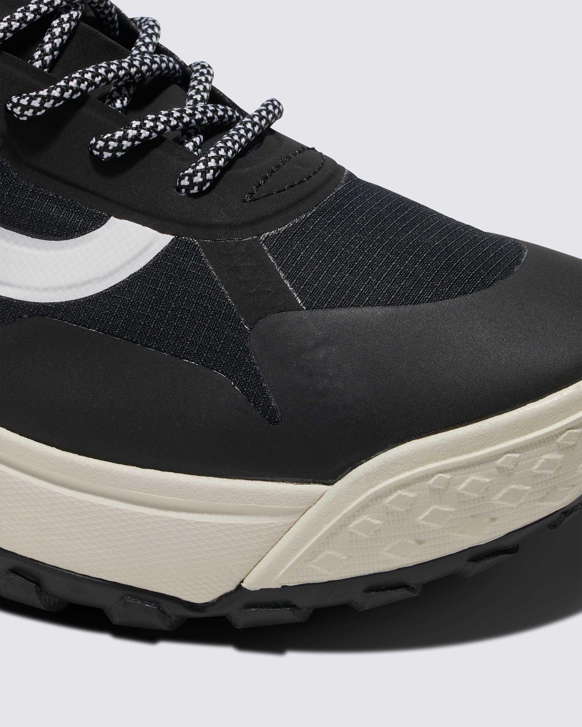 Crosspath Mid Shoe VANS Black  White ALT5