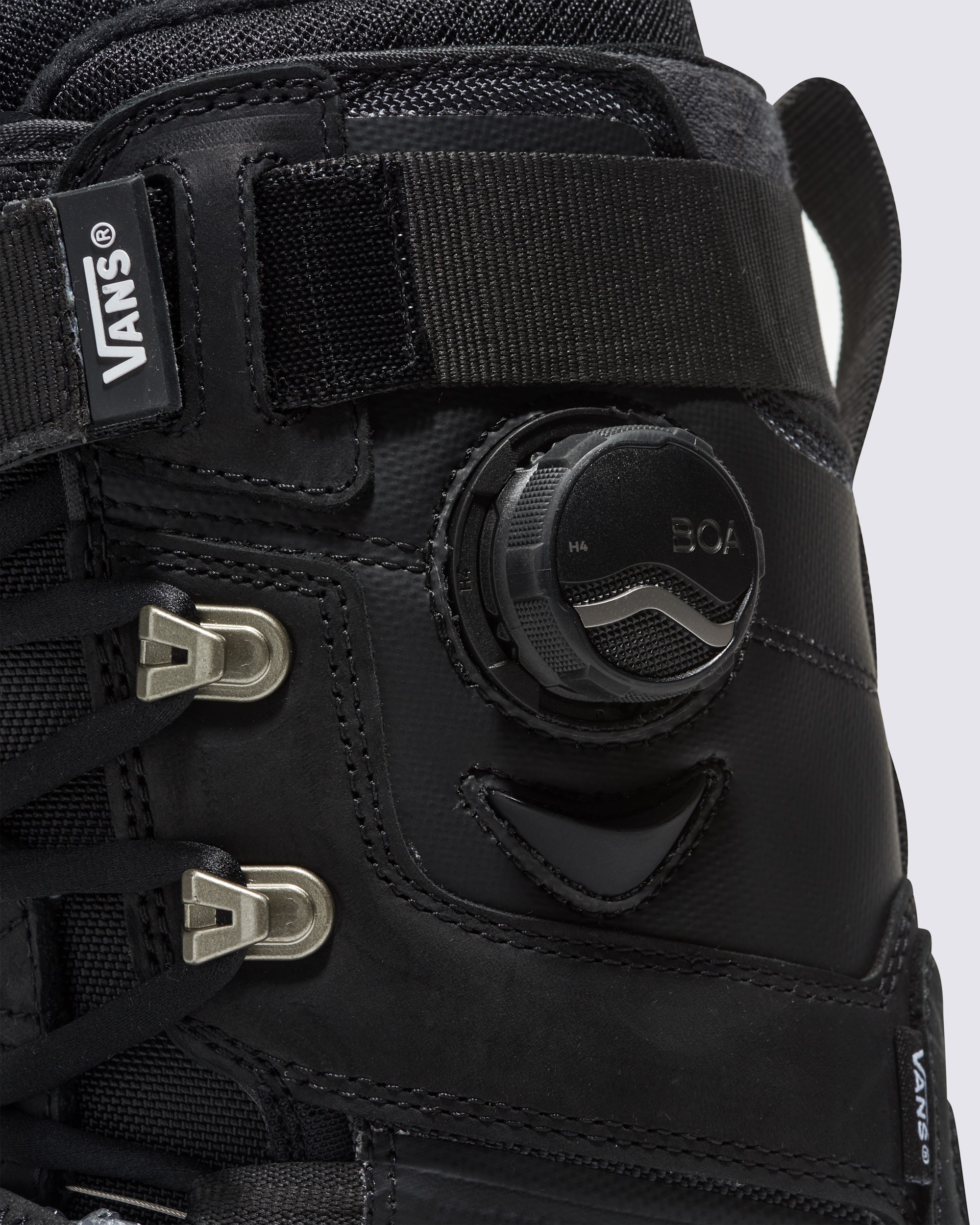 Infuse Gum Snowboard Boot in Gum Black / White | Vans