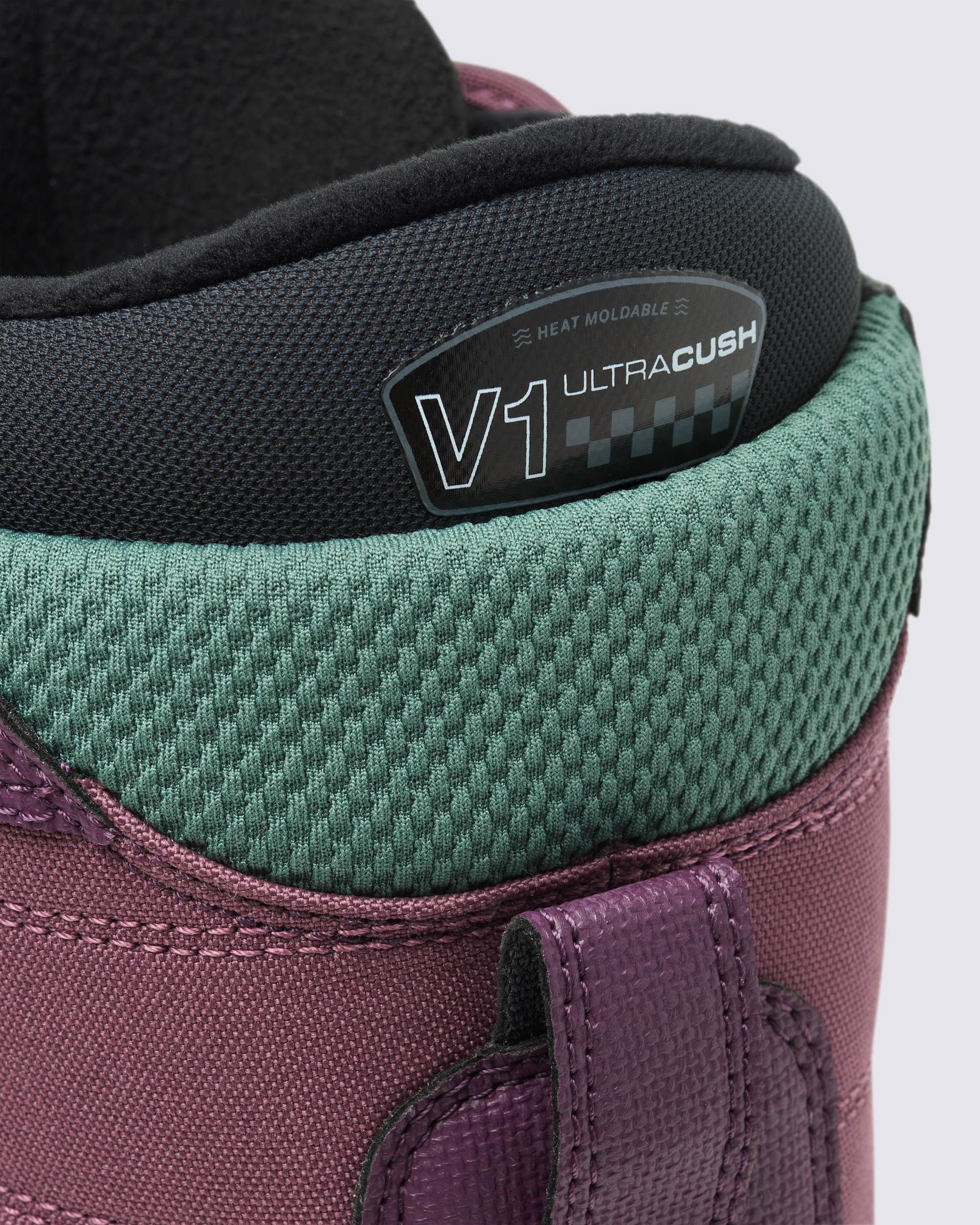 Womens Hi-Standard OG Snowboard Boot in Purple / Gum | Vans