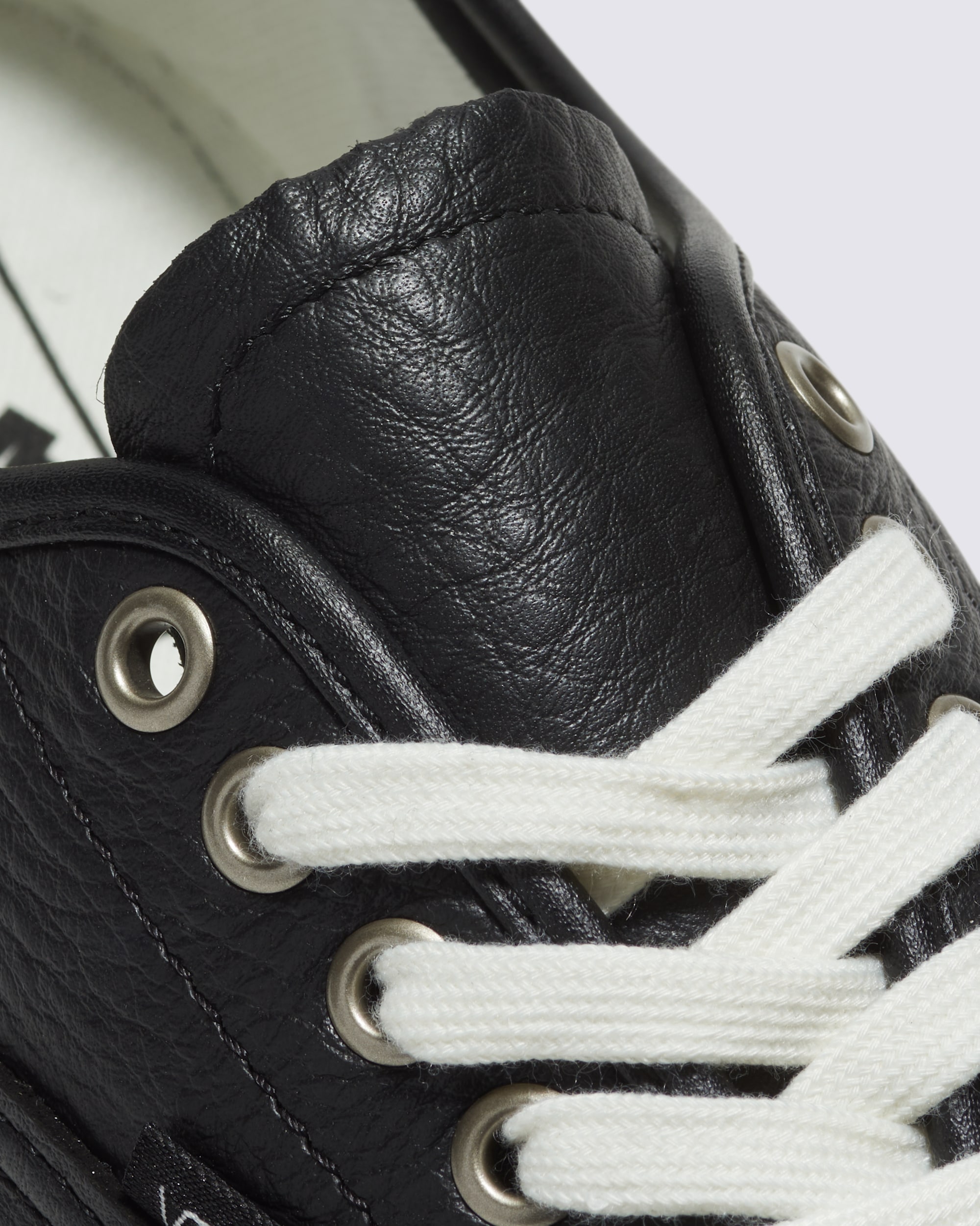 Authentic Lux Shoe VANS Black ALT5