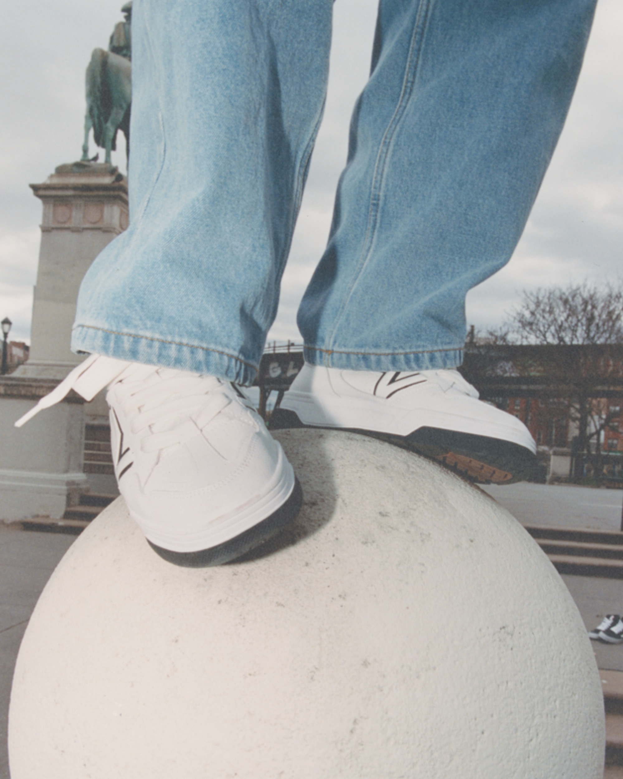 Upland Shoe VANS White  Black ALT2