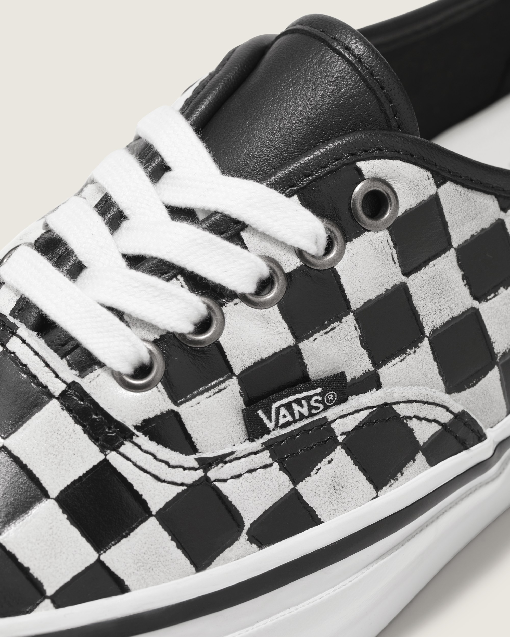 OTW Leather Checkerboard Authentic 44 Vibram in Black / White | Vans