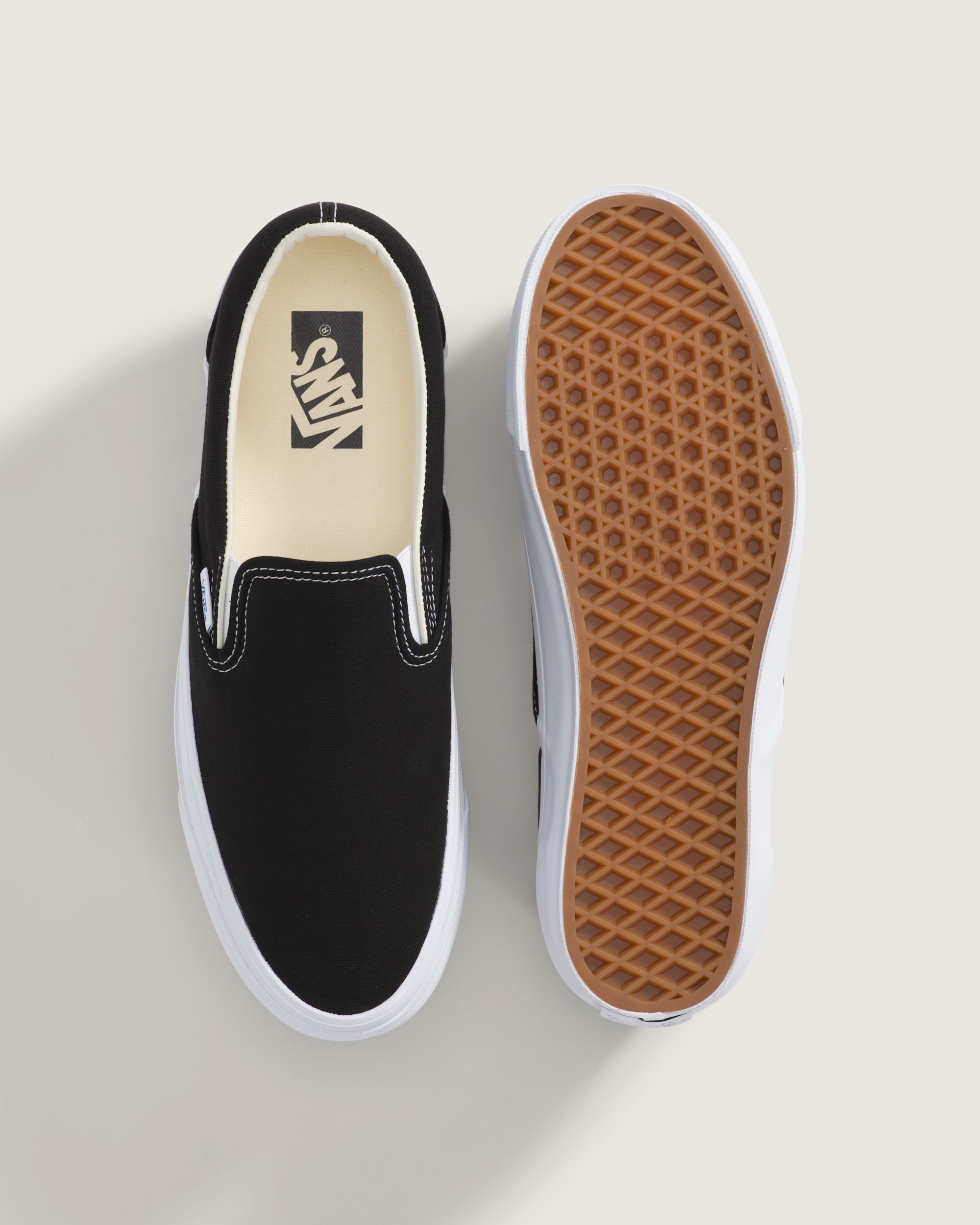 Premium SlipOn Shoe VANS Black  White ALT2
