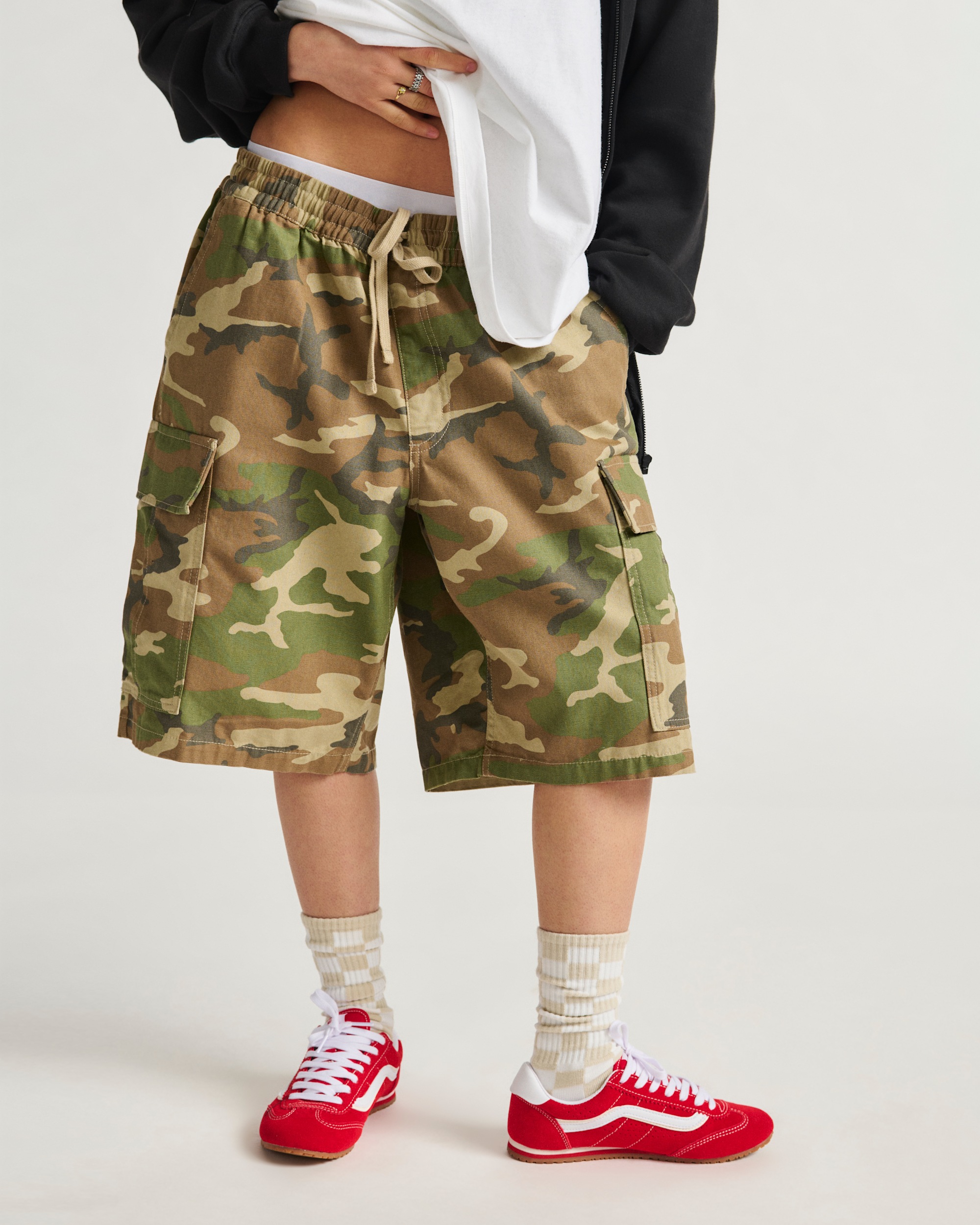 Range Cargo Loose 22'' Shorts in Vintage Camo Brown / Green | Vans