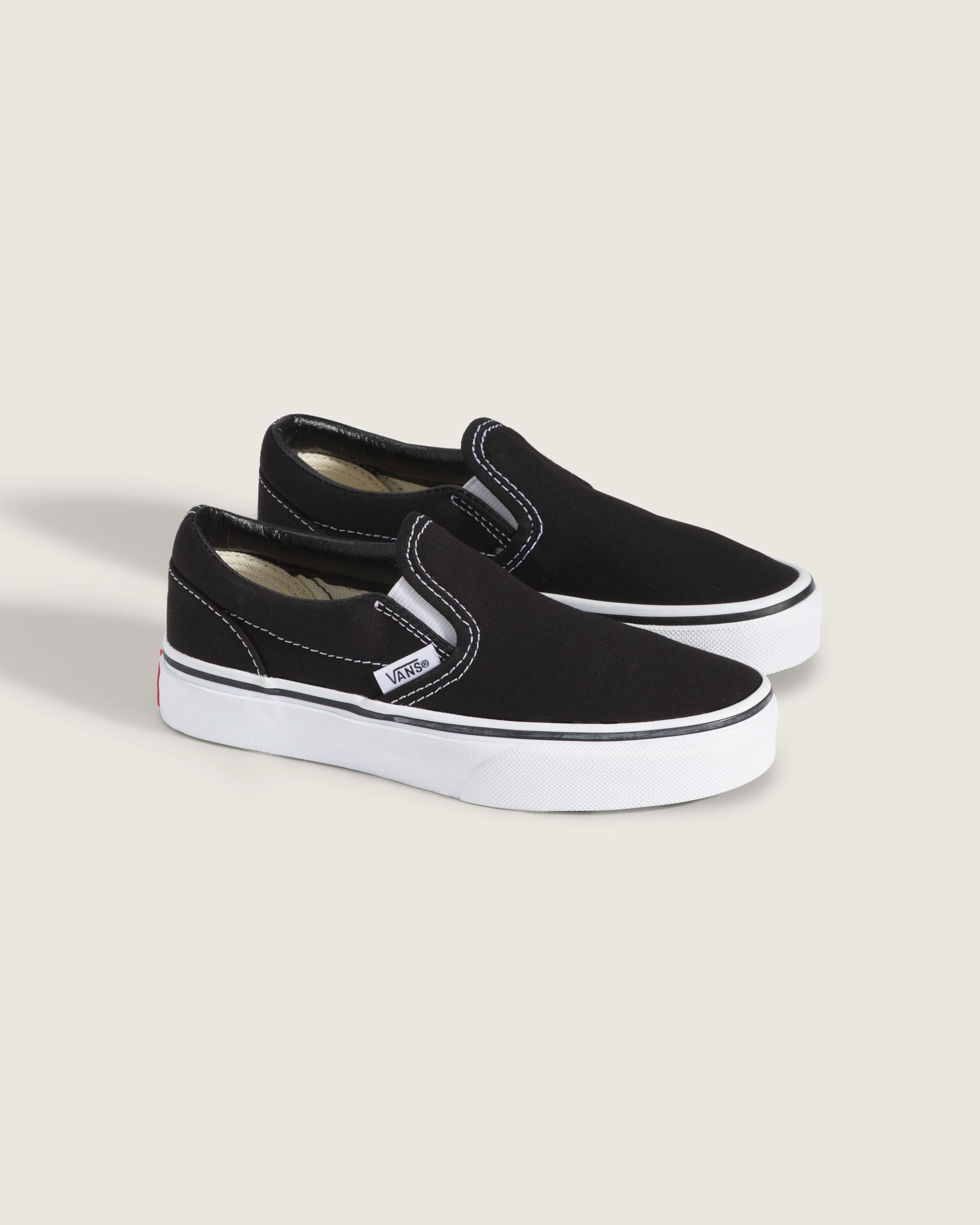 Little Kids Classic SlipOn Shoe VANS Black  True White ALT1