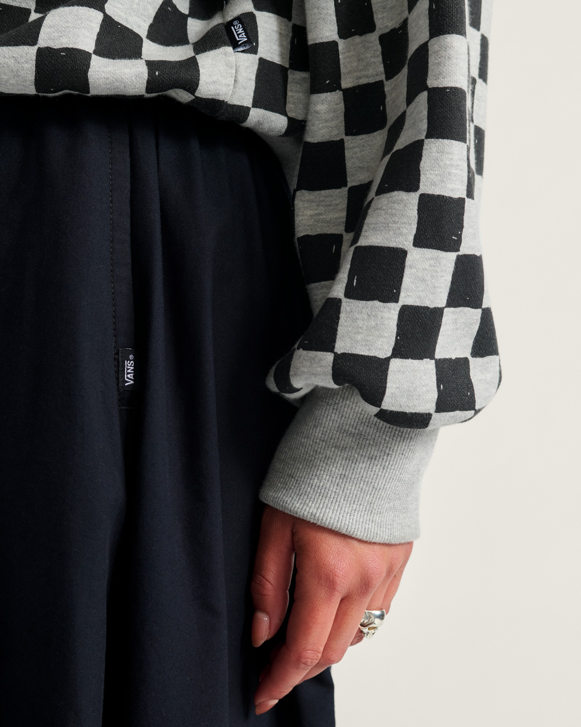 Checkerboard Retro Crew Sweatshirt VANS Checkerboard Grey  Black ALT4