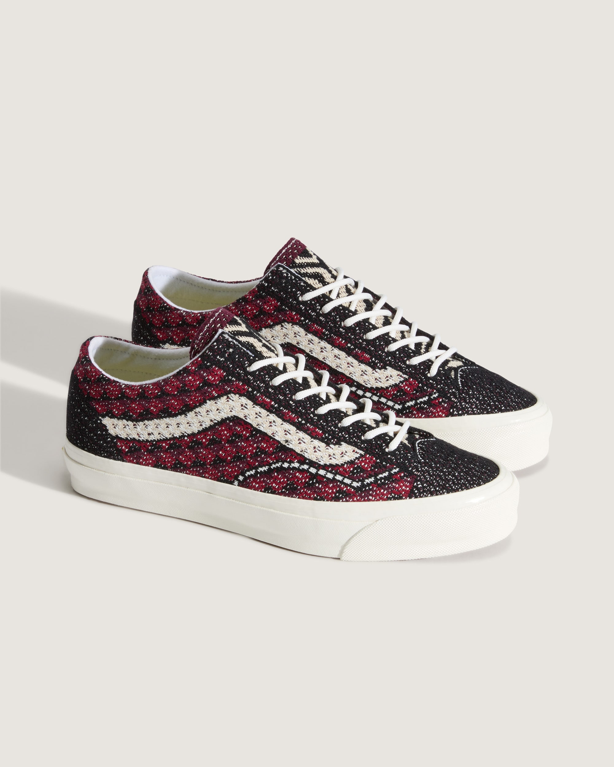 Premium Old Skool Shoe VANS Geo Check Bordeaux Red ALT1