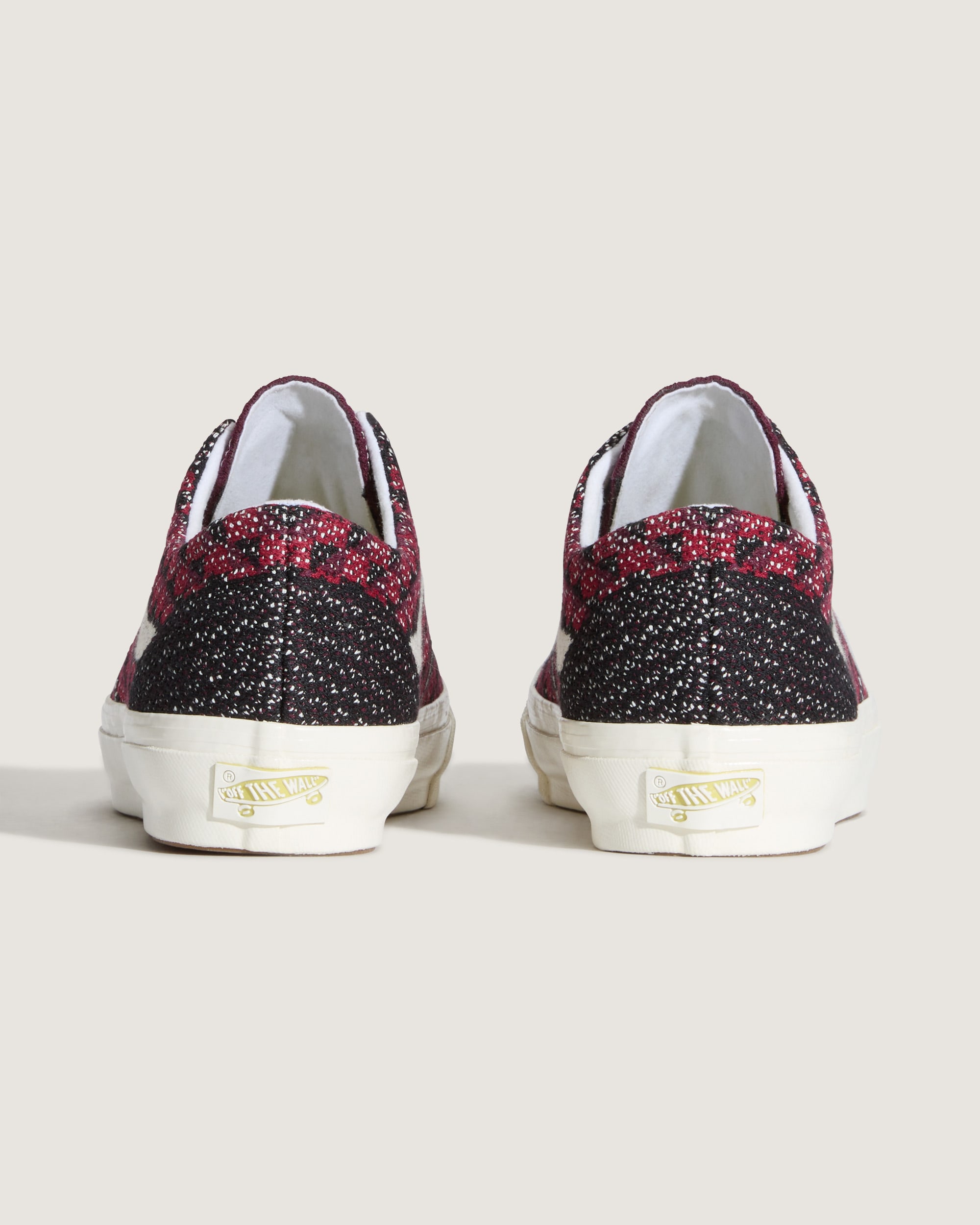 オールドバティック　51✖️164 cm Premium Old Skool Shoe in Geo Check Bordeaux Red | Vans