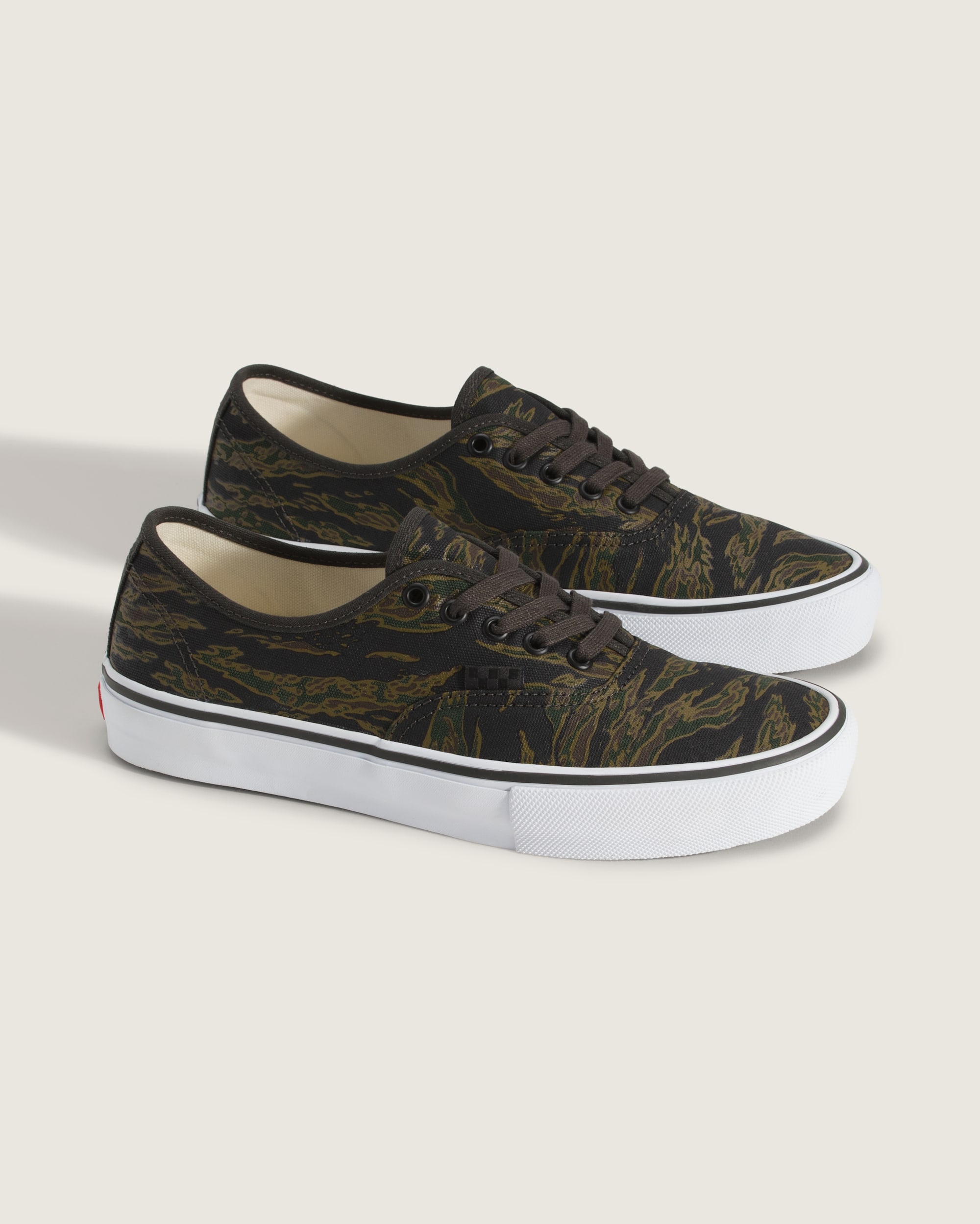 nature sound VKC 13 バーガンディ Skate Authentic Shoe in Camo Green / Black | Vans