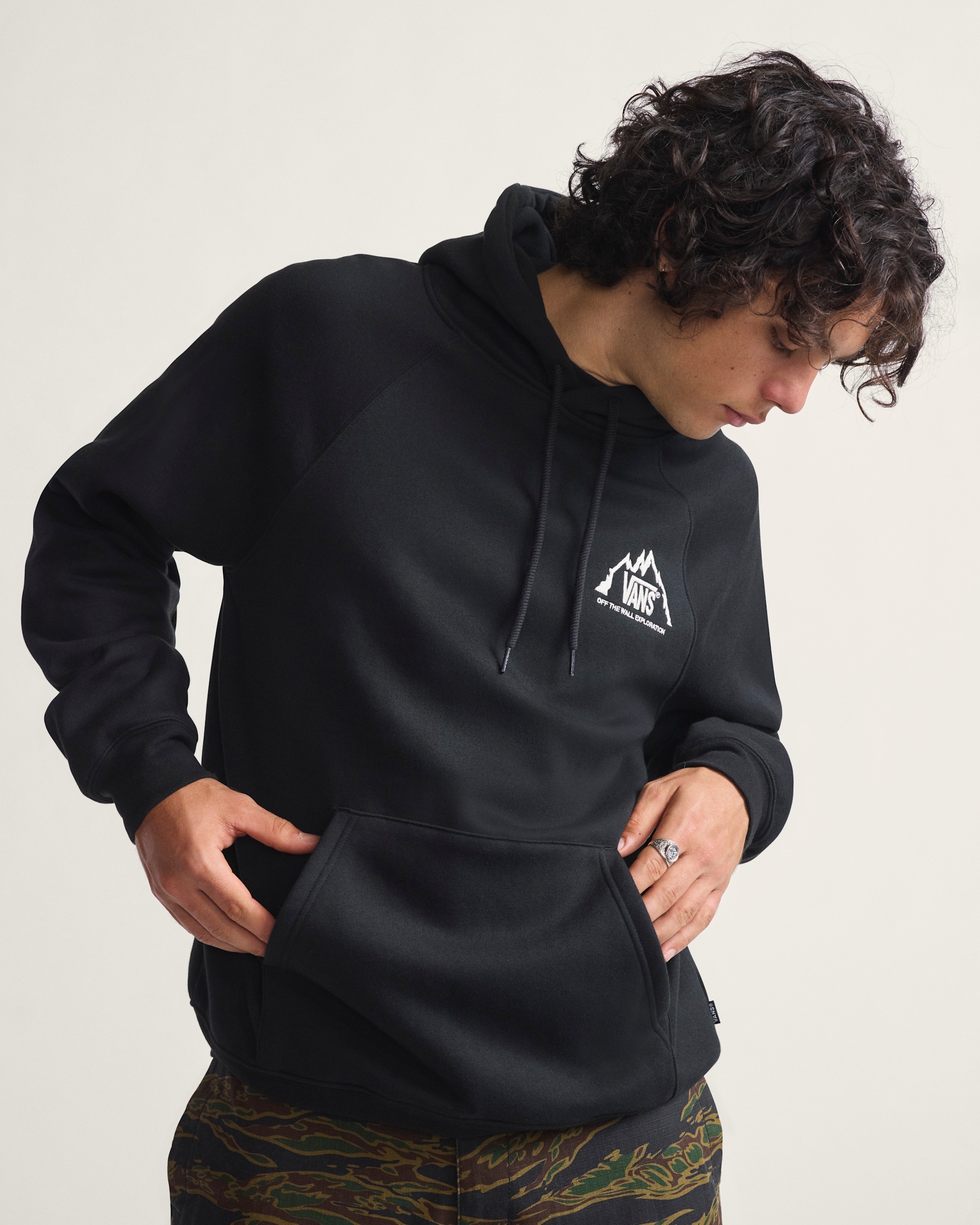 Crestline Logo Pullover Hoodie VANS Black ALT1