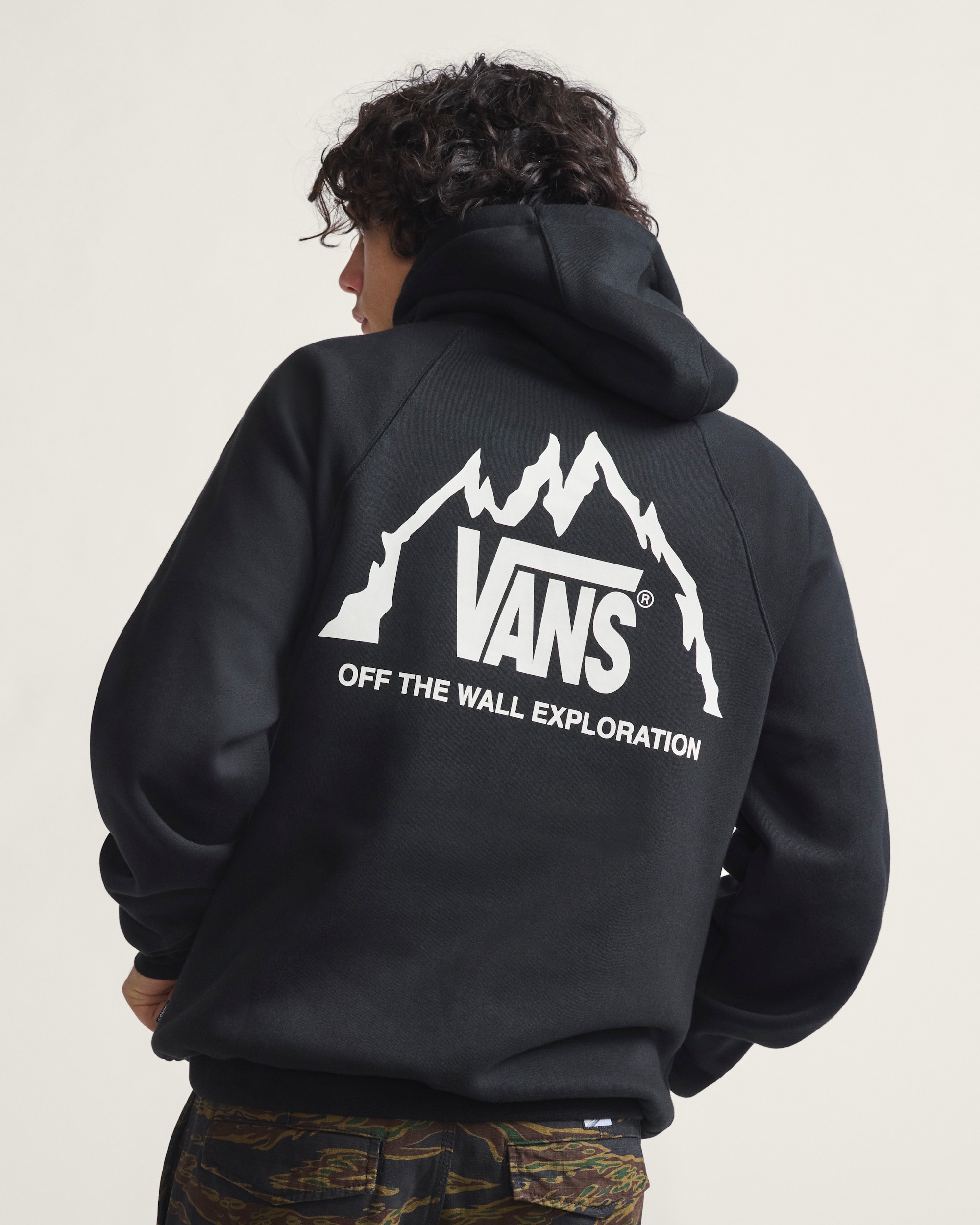 Crestline Logo Pullover Hoodie VANS Black ALT2