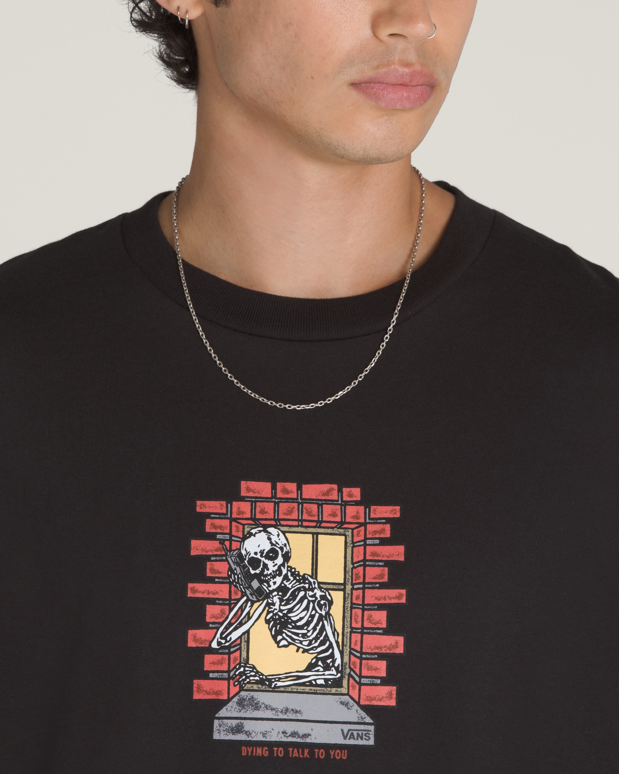 VANS フットボールシャツ　スカル Skull Reaper Window T-Shirt in Black | Vans