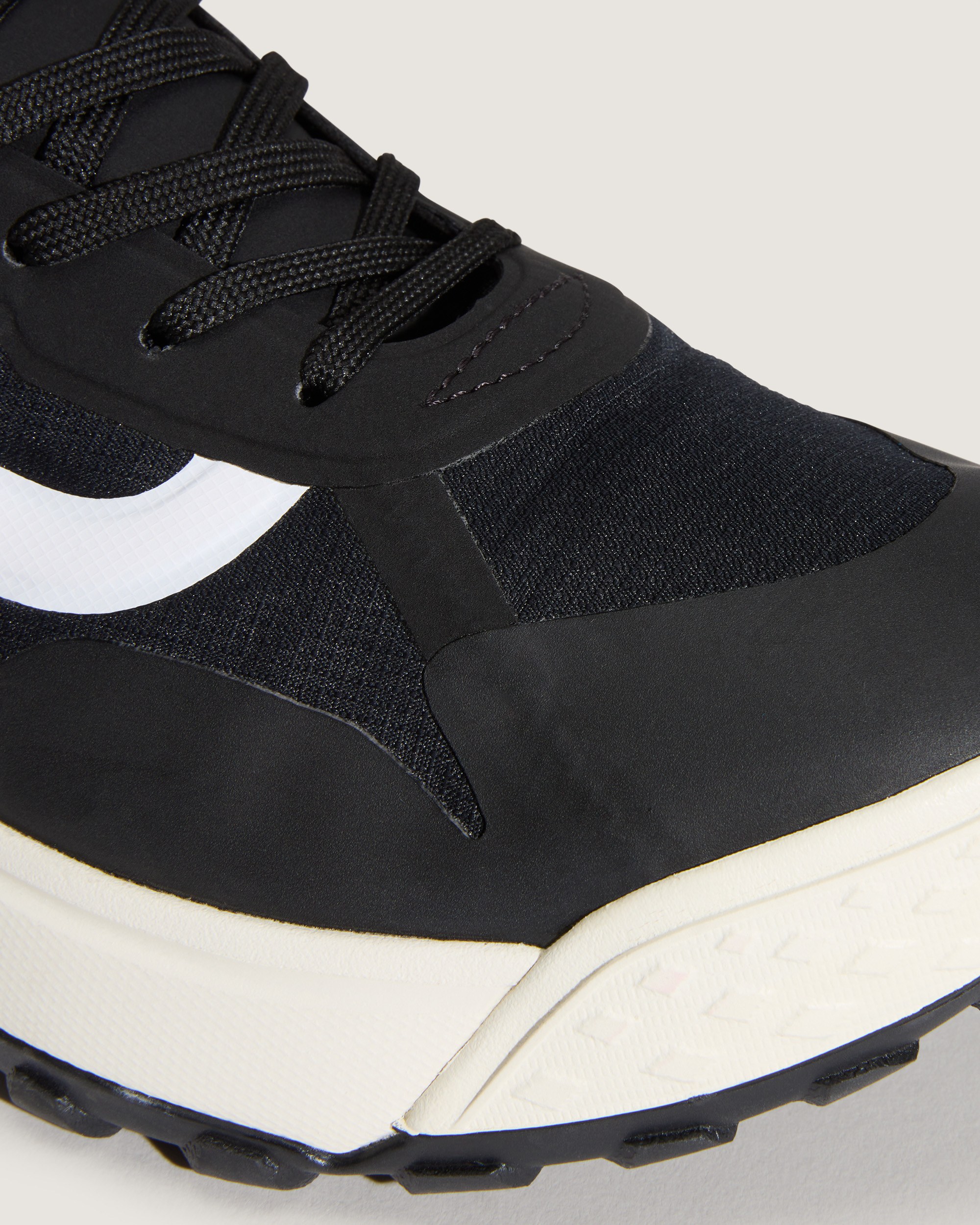 Crosspath Shoe VANS Black  White ALT6