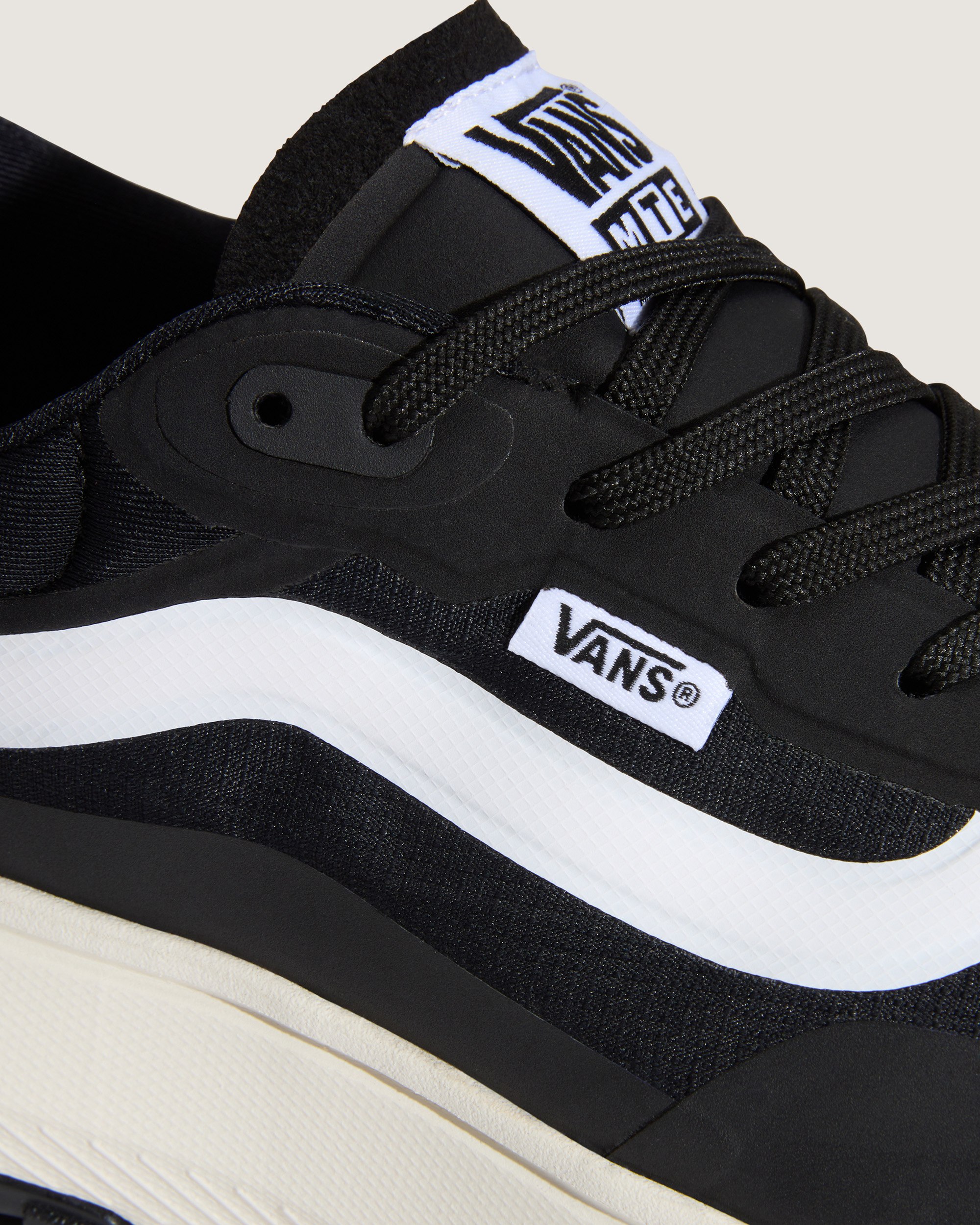 Crosspath Shoe VANS Black  White ALT8