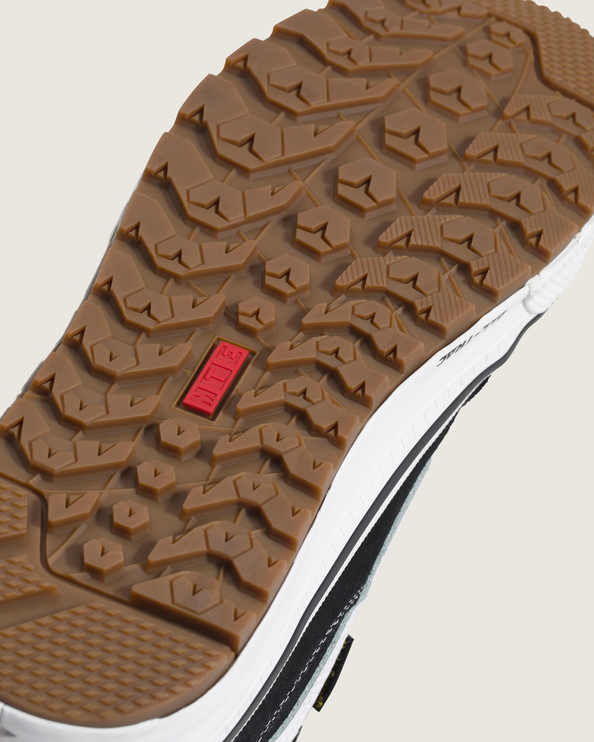 Sk8Hi Waterproof Insulated Shoe VANS Black  White ALT4