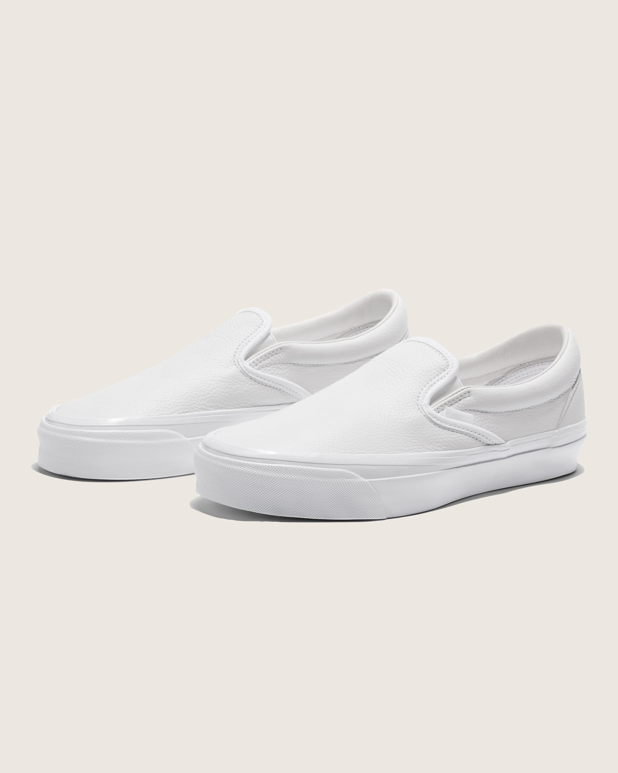 Premium Classic SlipOn Shoe VANS White ALT1