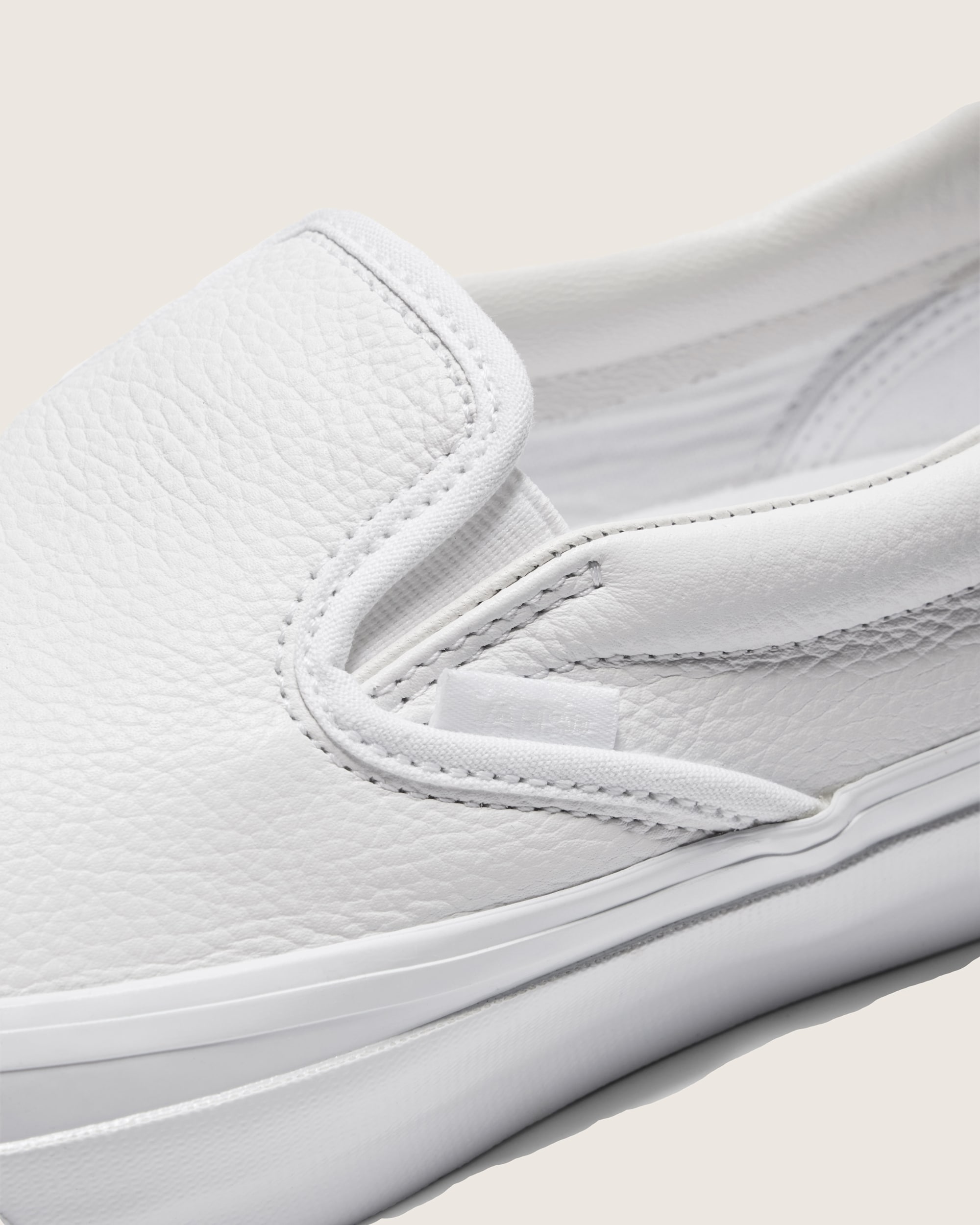 Premium Classic SlipOn Shoe VANS White ALT4