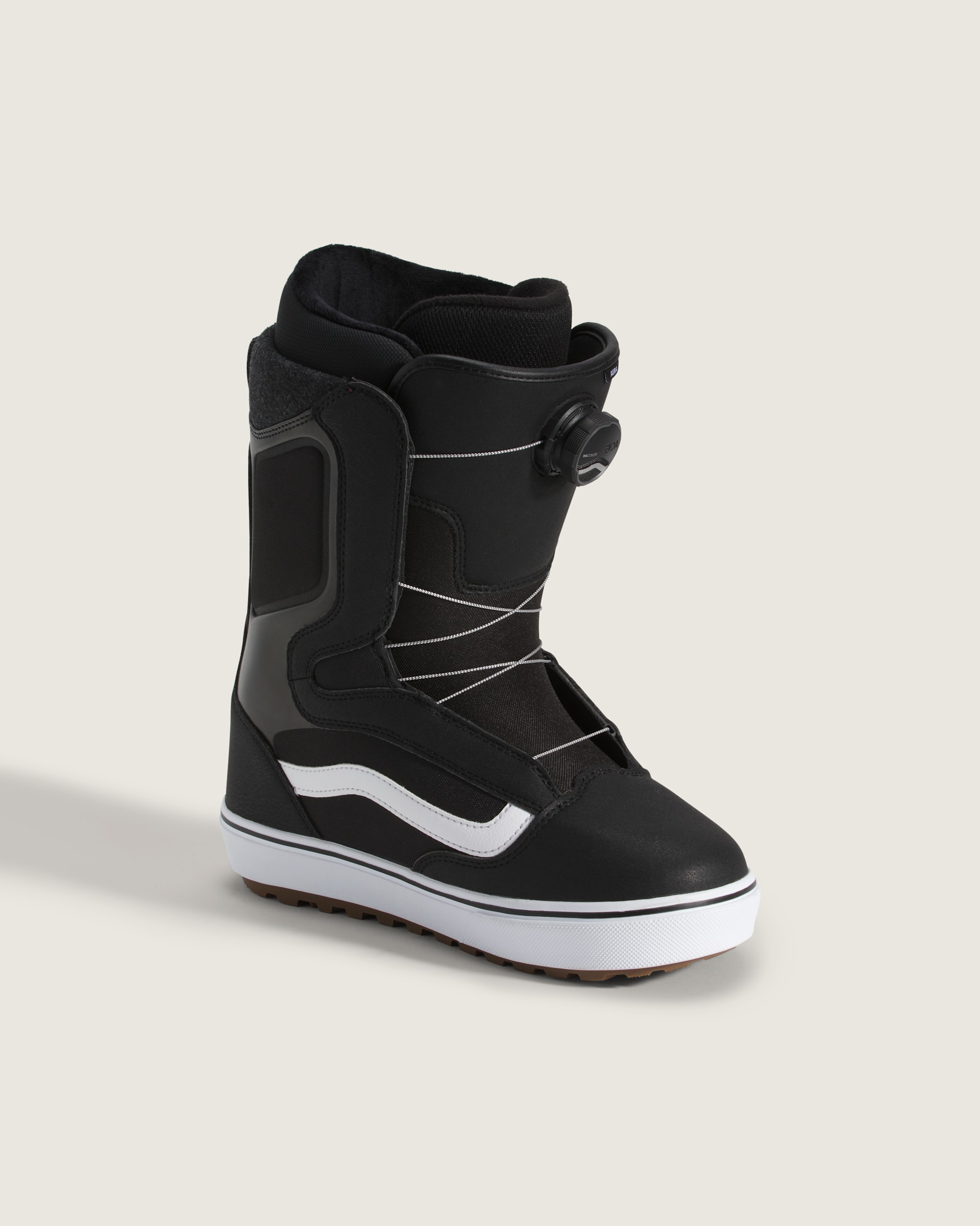 Aura OG Snowboard Boot in Black | Vans