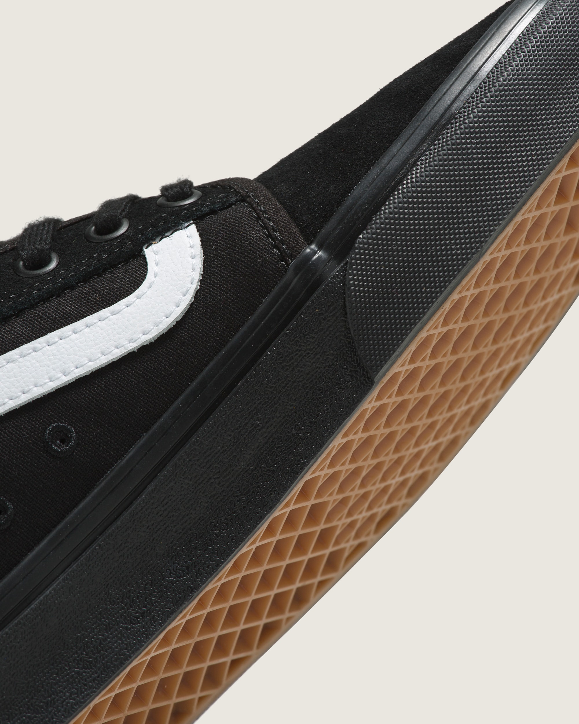 Skate Chukka Low Sidestripe Shoe in Black / White | Vans