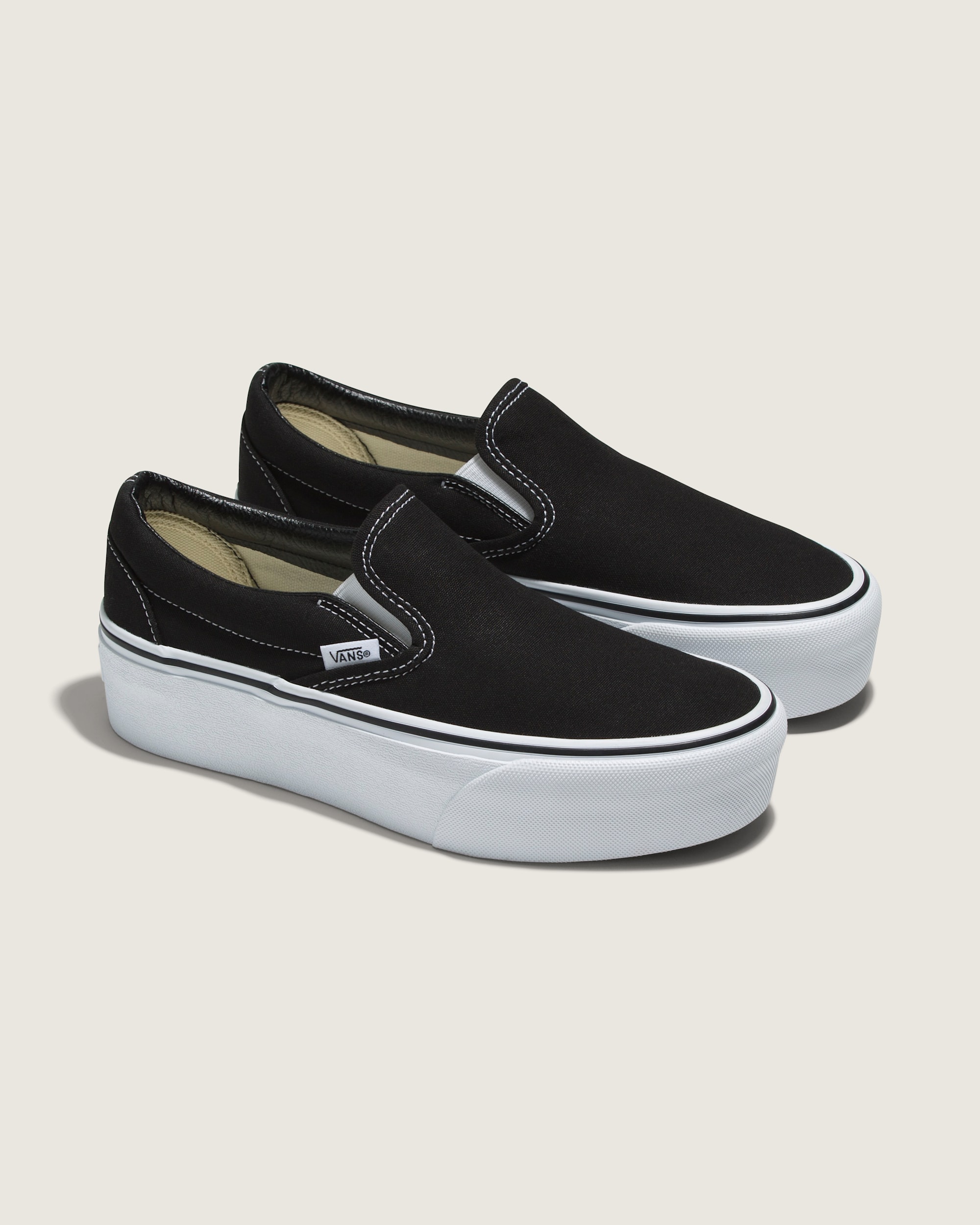 Classic SlipOn Platform Shoe VANS Black  True White ALT1