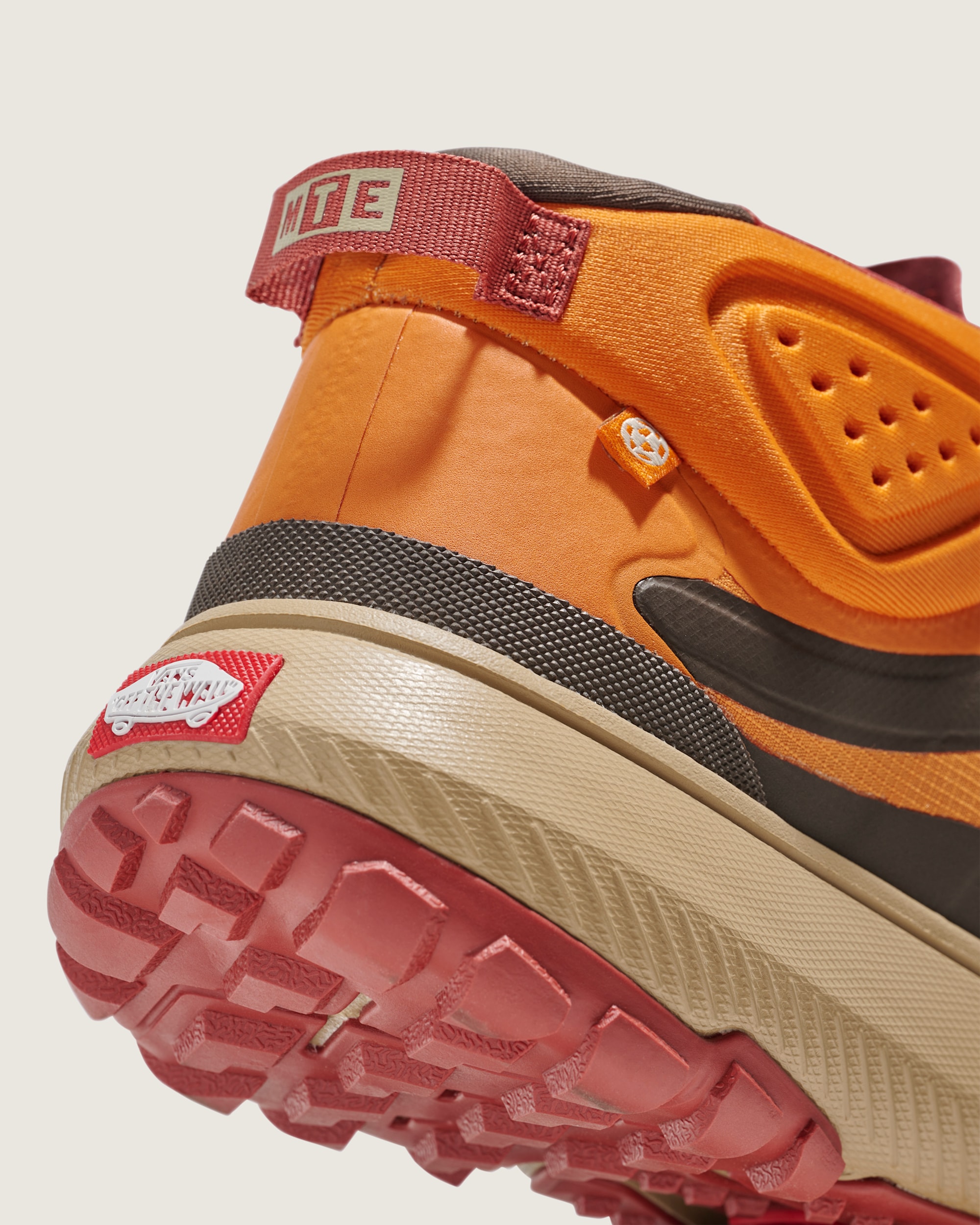 Crosspath Mid Shoe VANS Marmalade Orange ALT6