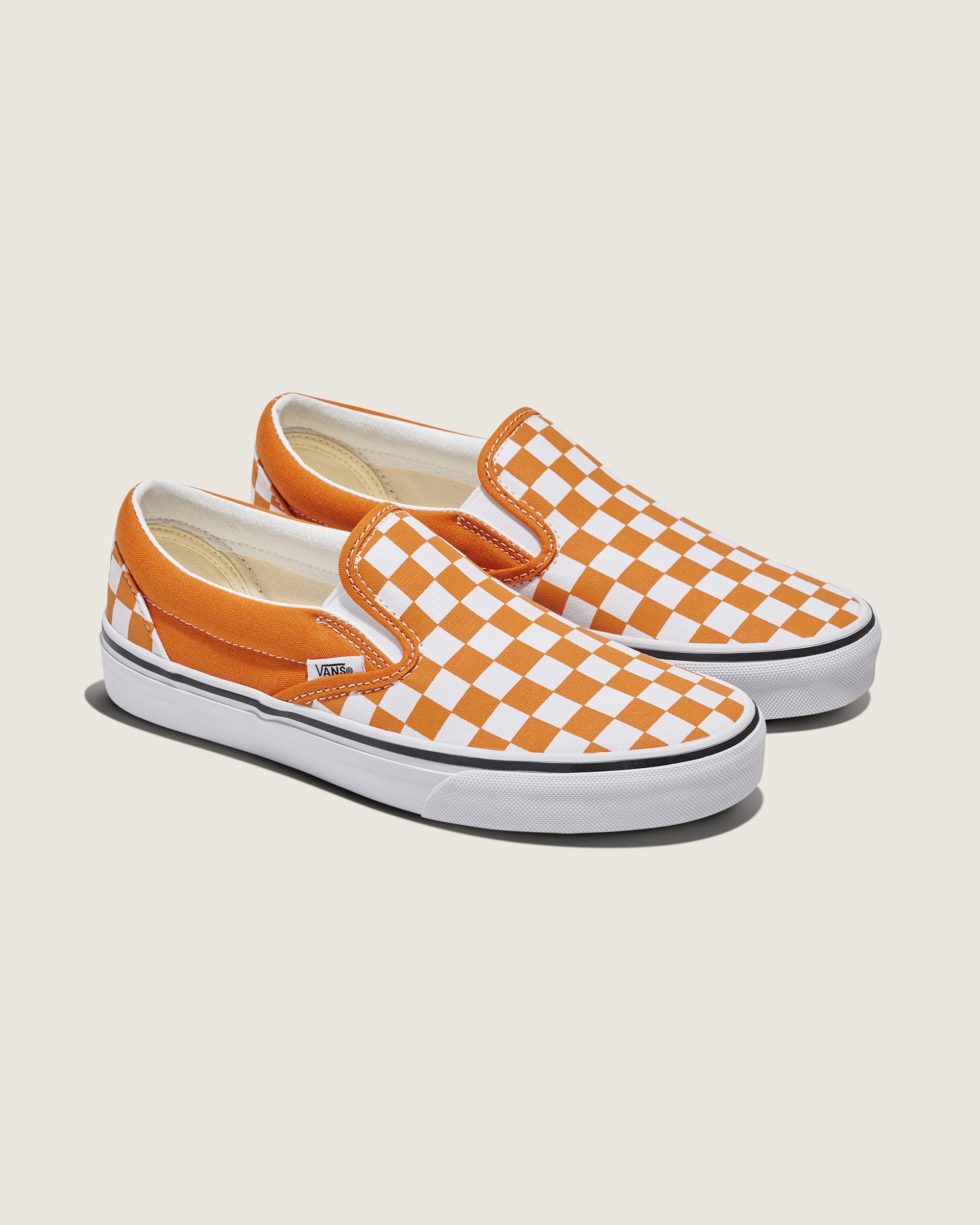 Classic Slip-On Checkerboard Shoe en Marmalade Orange / White