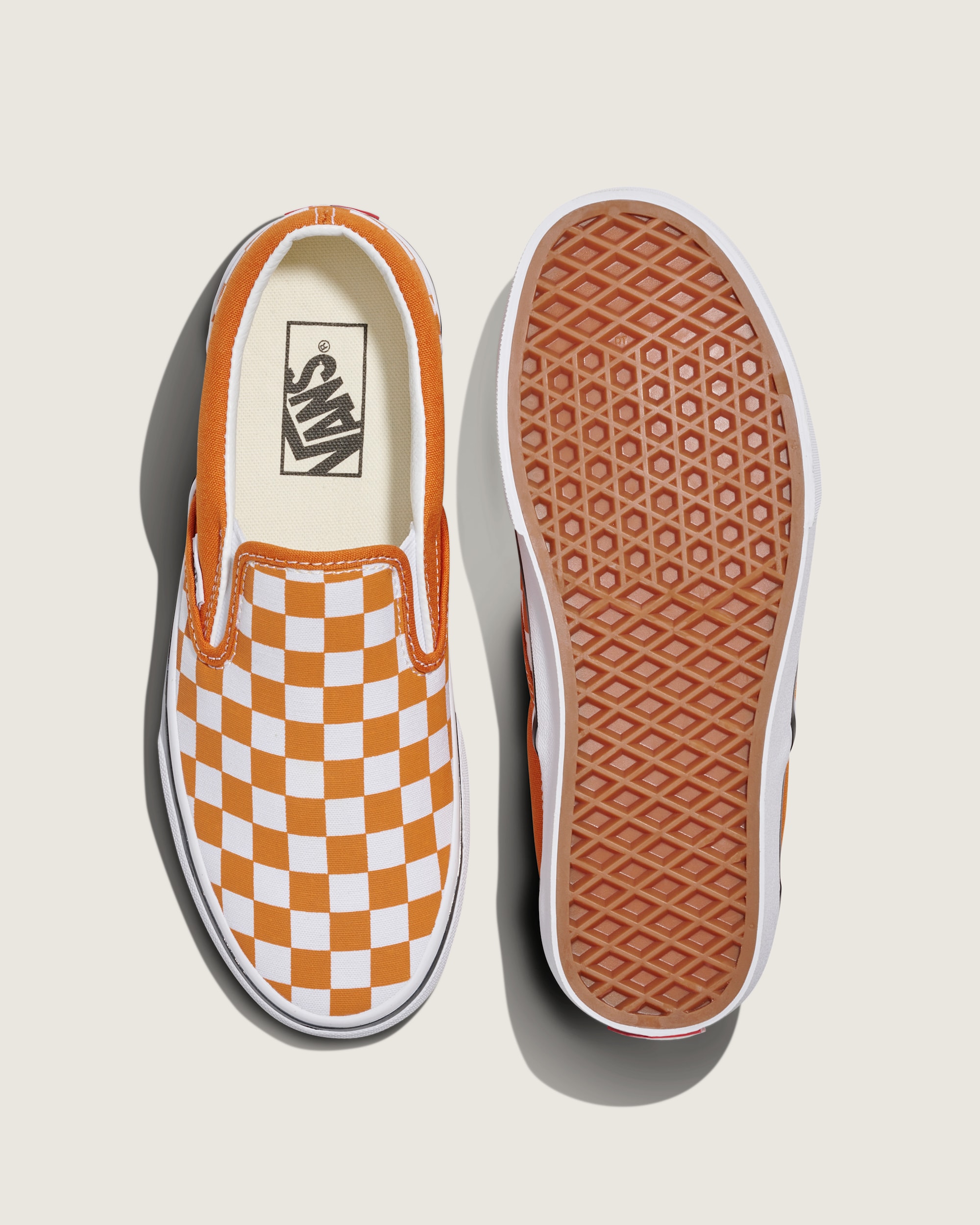 Classic Slip-On Checkerboard Shoe en Marmalade Orange / White