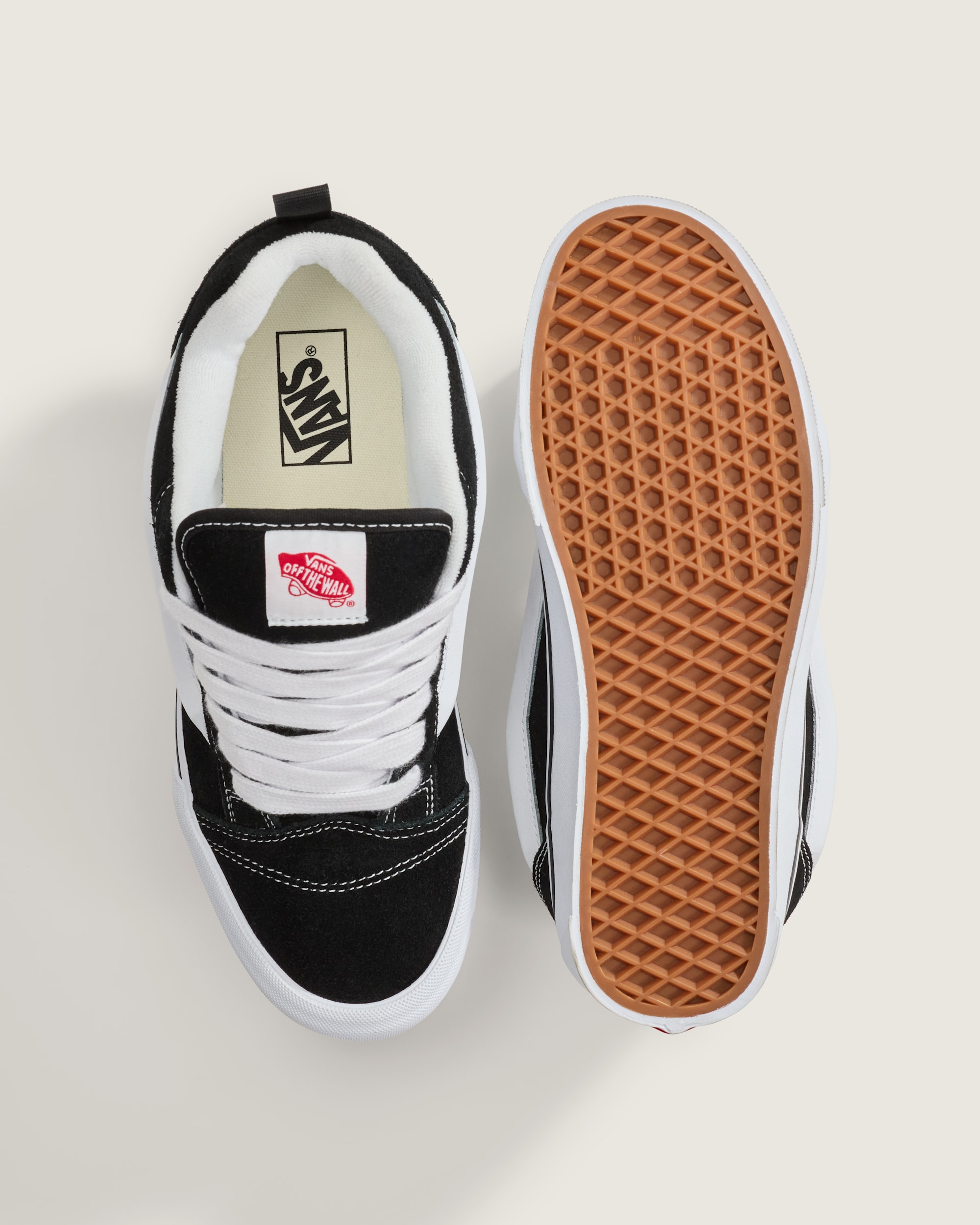 Knu Skool Shoe VANS Black  True White ALT4