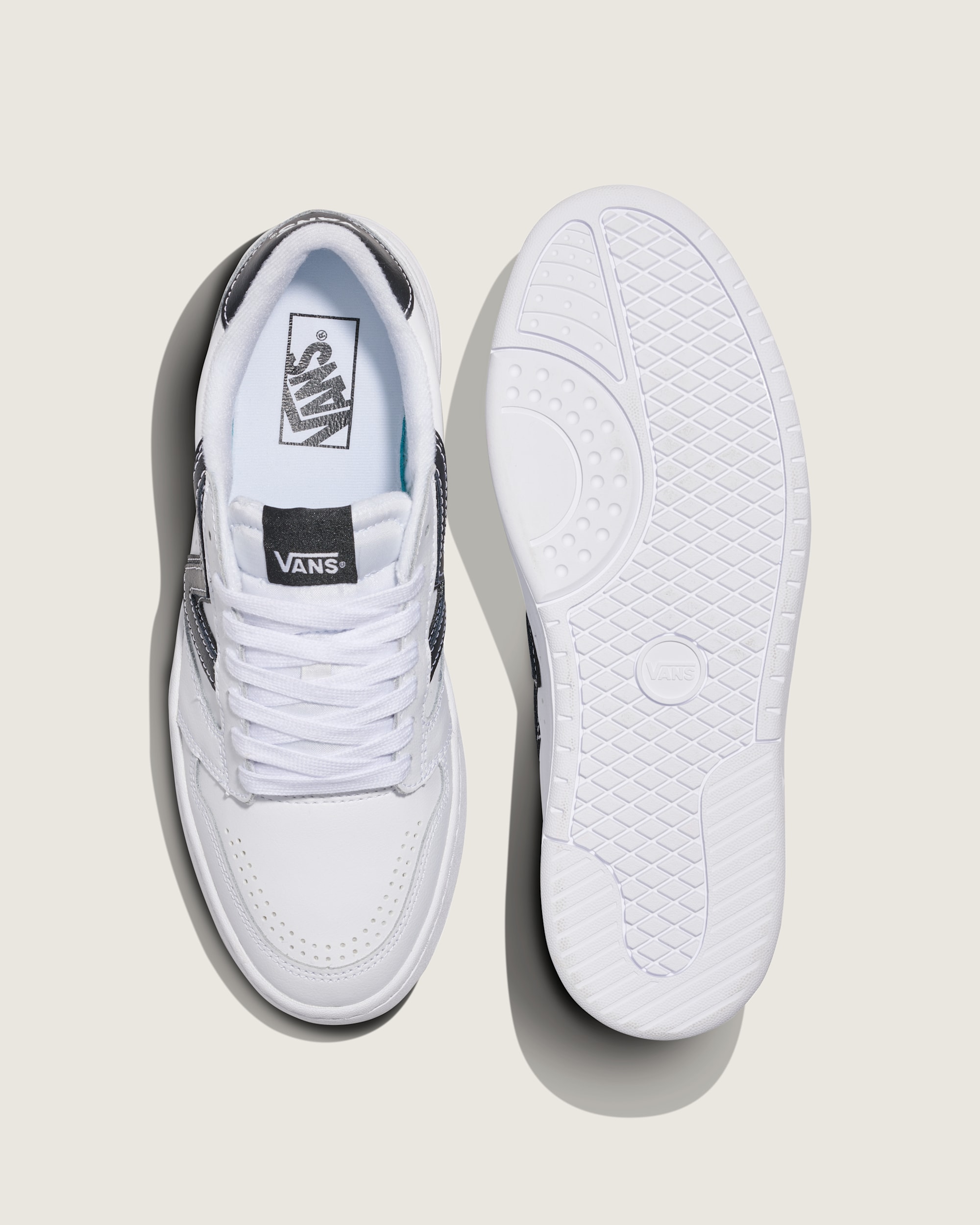Lowland 20 Shoe VANS White  Black ALT2